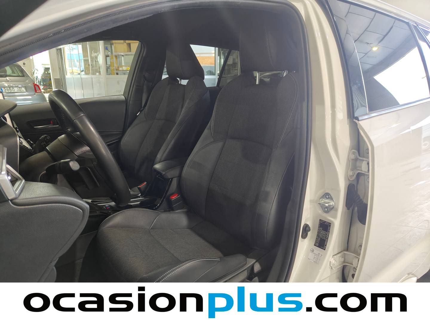 Foto asientos delanteros Toyota Corolla Toyota Corolla Touring Sports 180H Style E-CVT (180 CV)