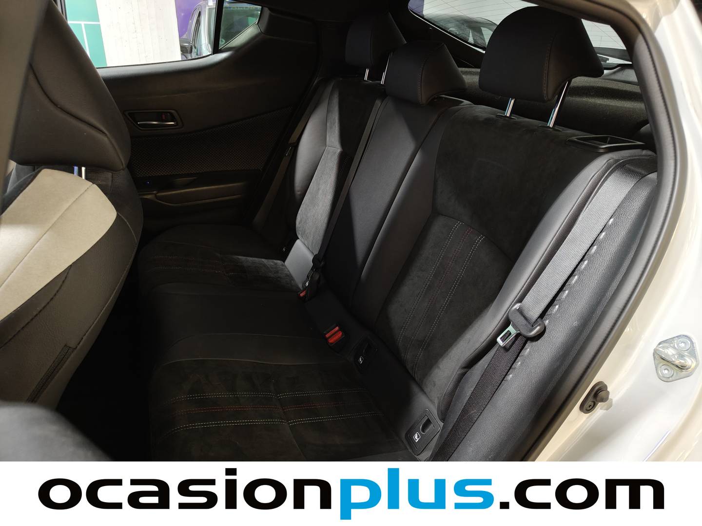 Foto asientos traseros Toyota C-HR Toyota C-HR 180H GR Sport (184 CV)