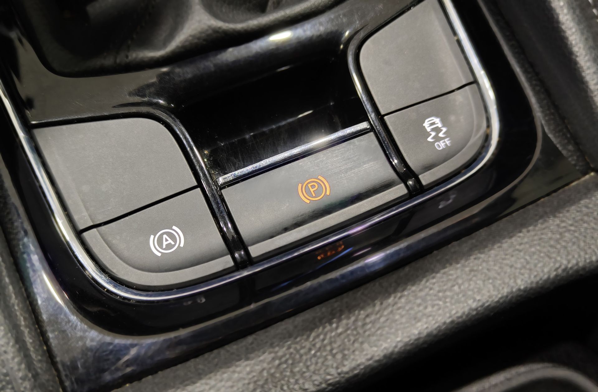 Škoda Karoq 1.6 TDI Ambition - foto 34