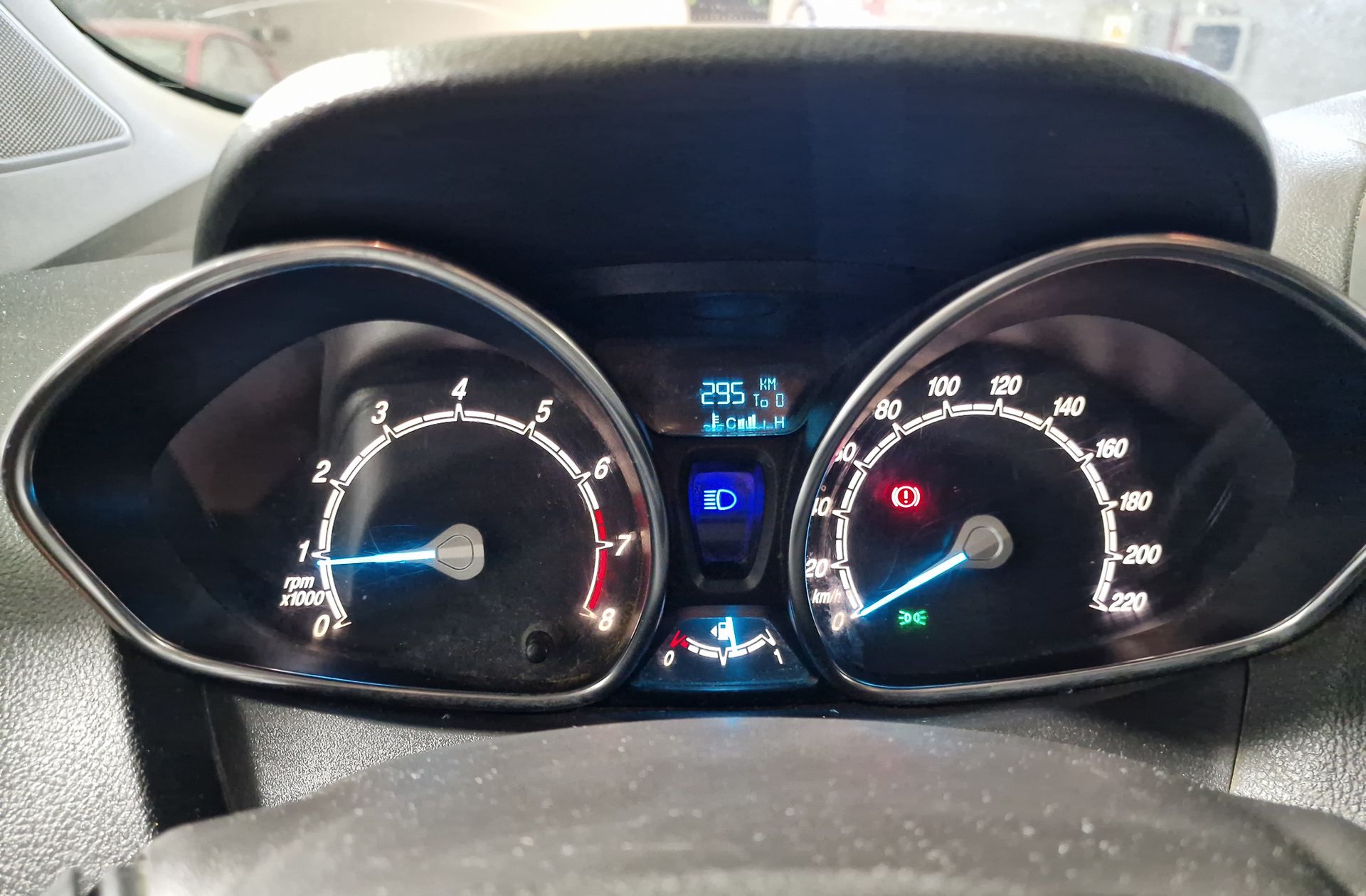 Ford Tourneo Courier 1.0 EcoBoost Titanium - foto 21