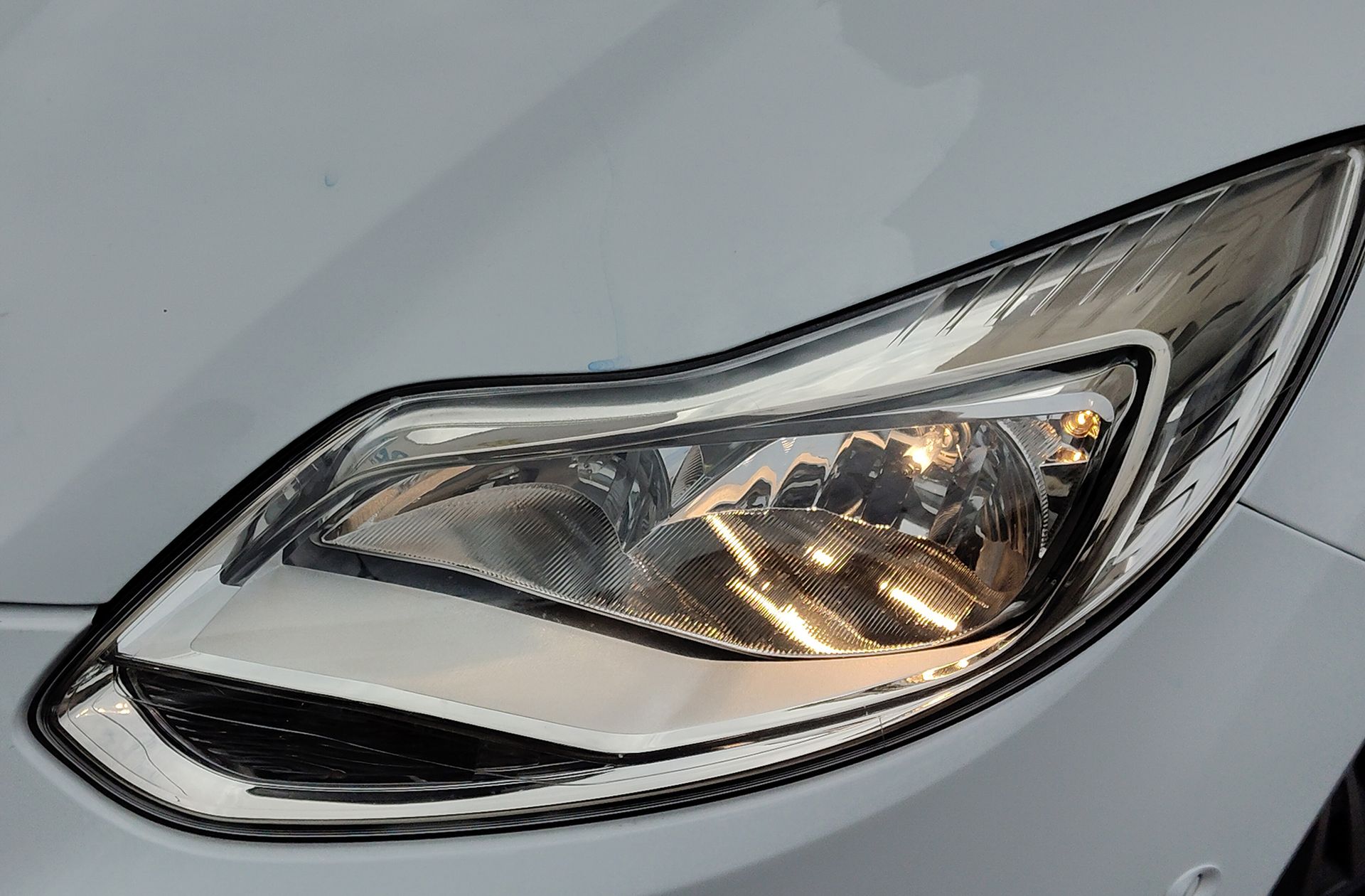 Ford Focus 1.0 EcoBoost Trend - foto 12
