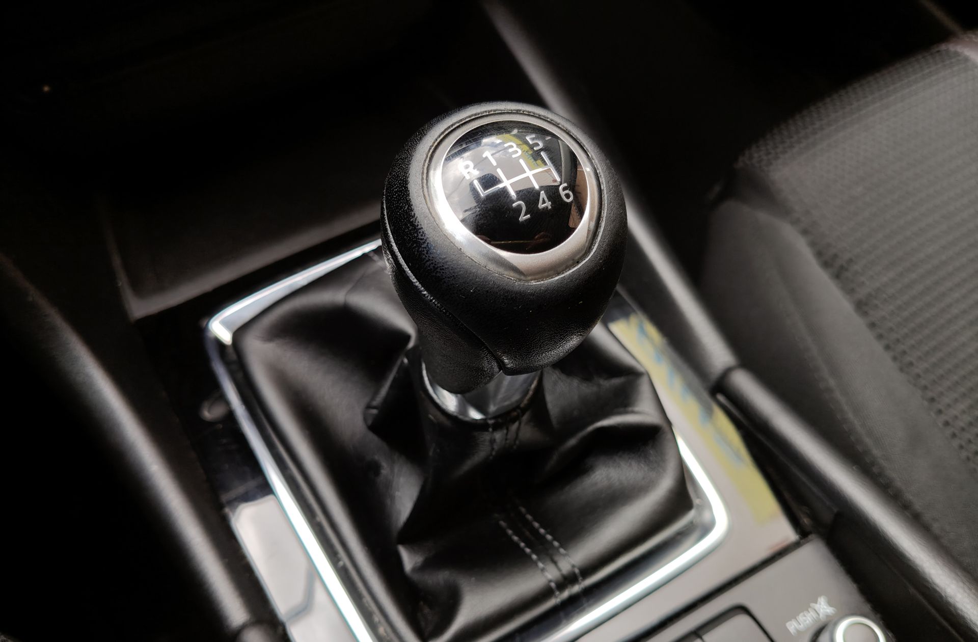Mazda Mazda3 2.0 GE Black Tech Edition - foto 5