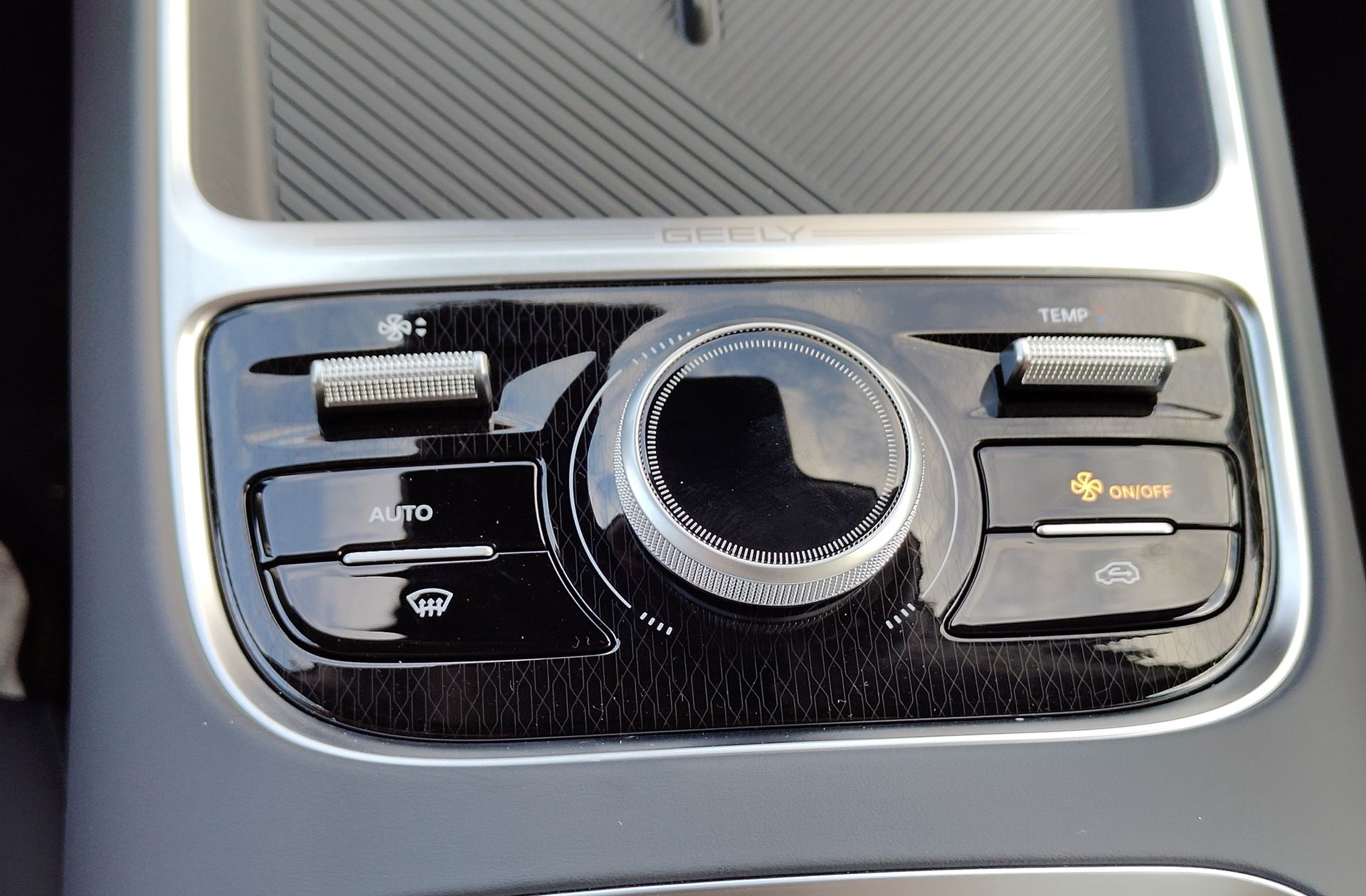 Geely Starray EM-i 1.5 PHEV Pro - foto 32