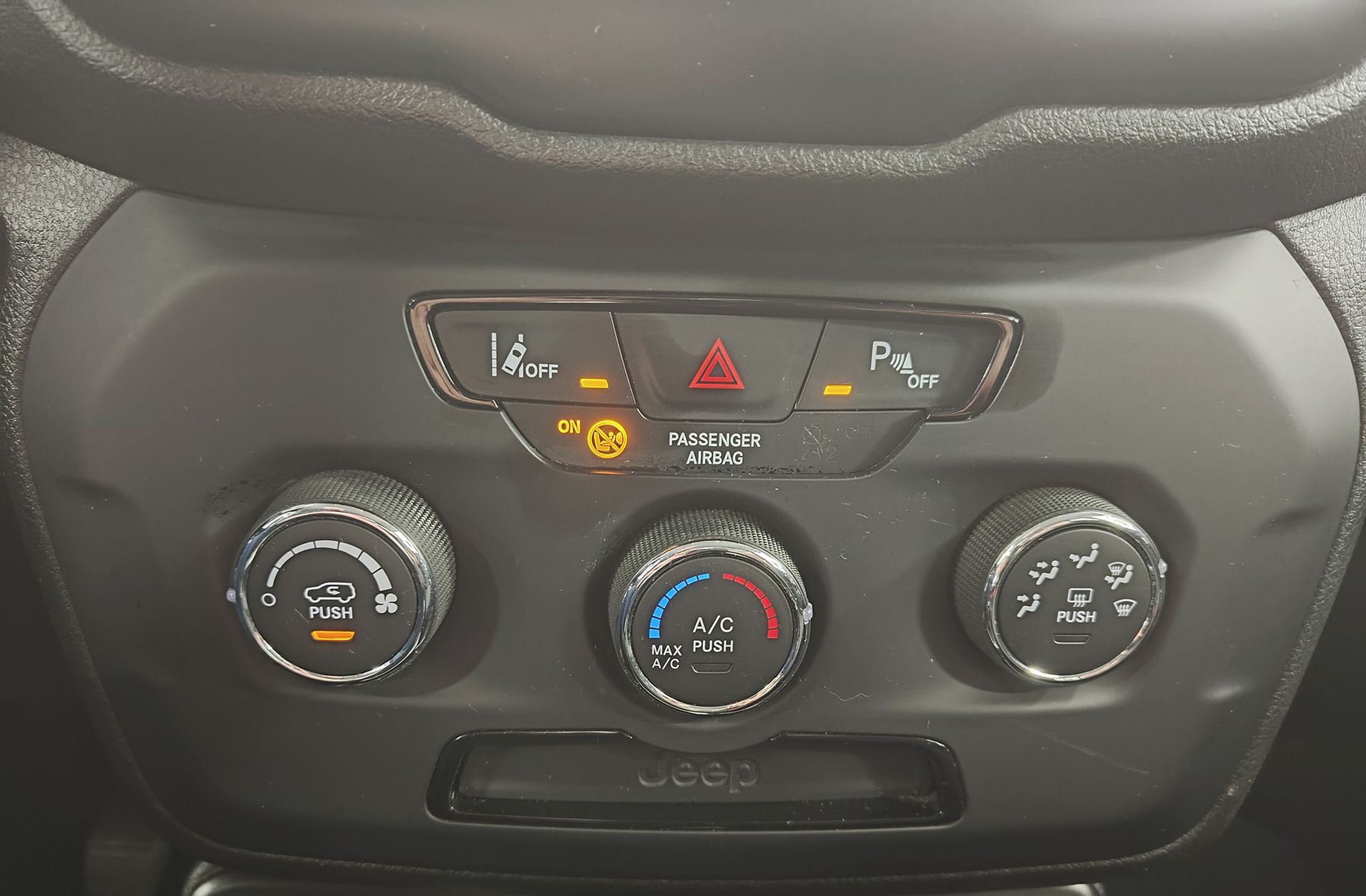 Jeep Renegade 1.6 MultiJet Longitude 4x2 E6 - foto 29