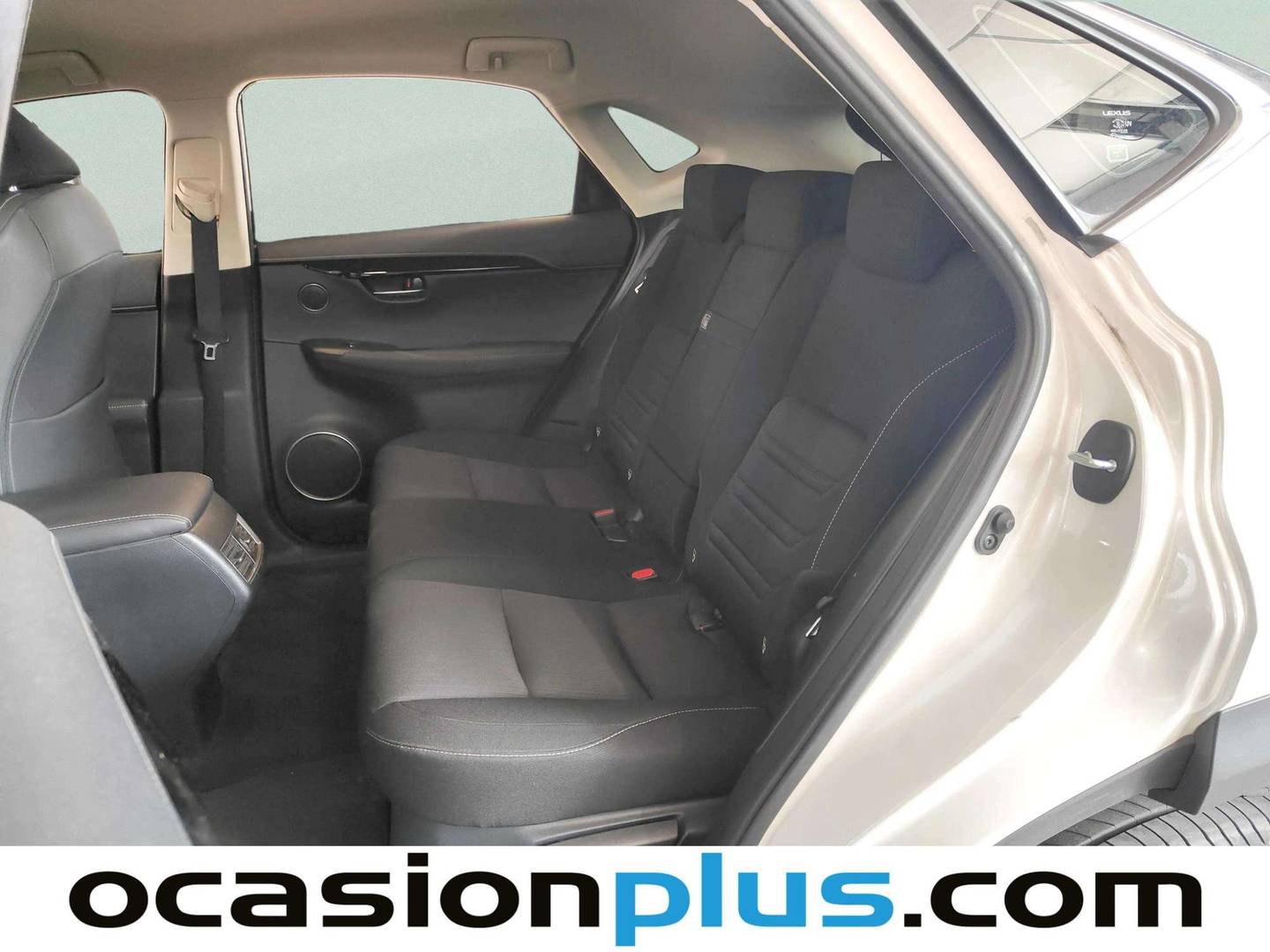 Foto asientos traseros Lexus NX Lexus NX 300h Business Navigation 2WD (197 CV)