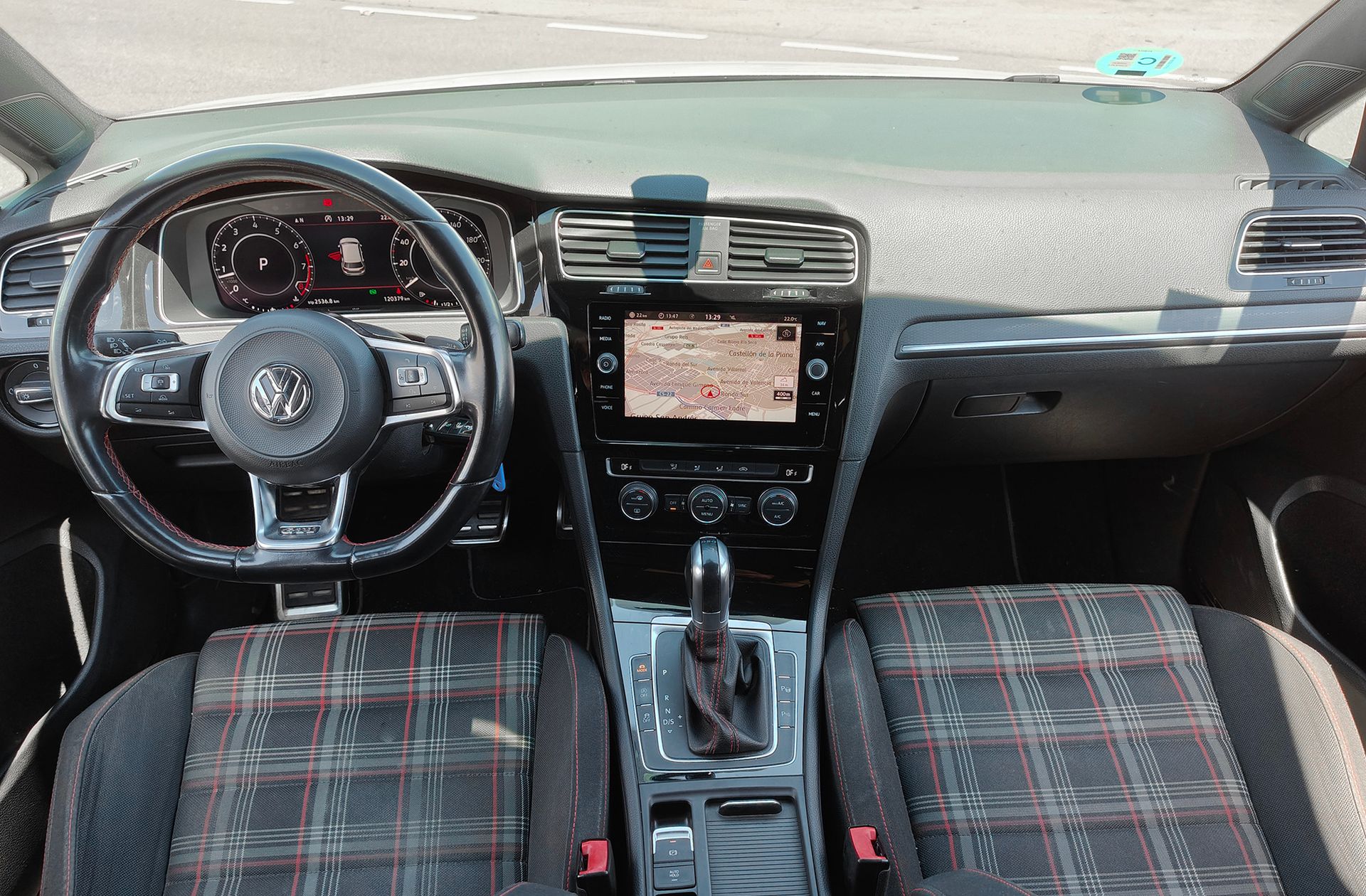 Volkswagen Golf GTI 2.0 TSI DSG - foto 9