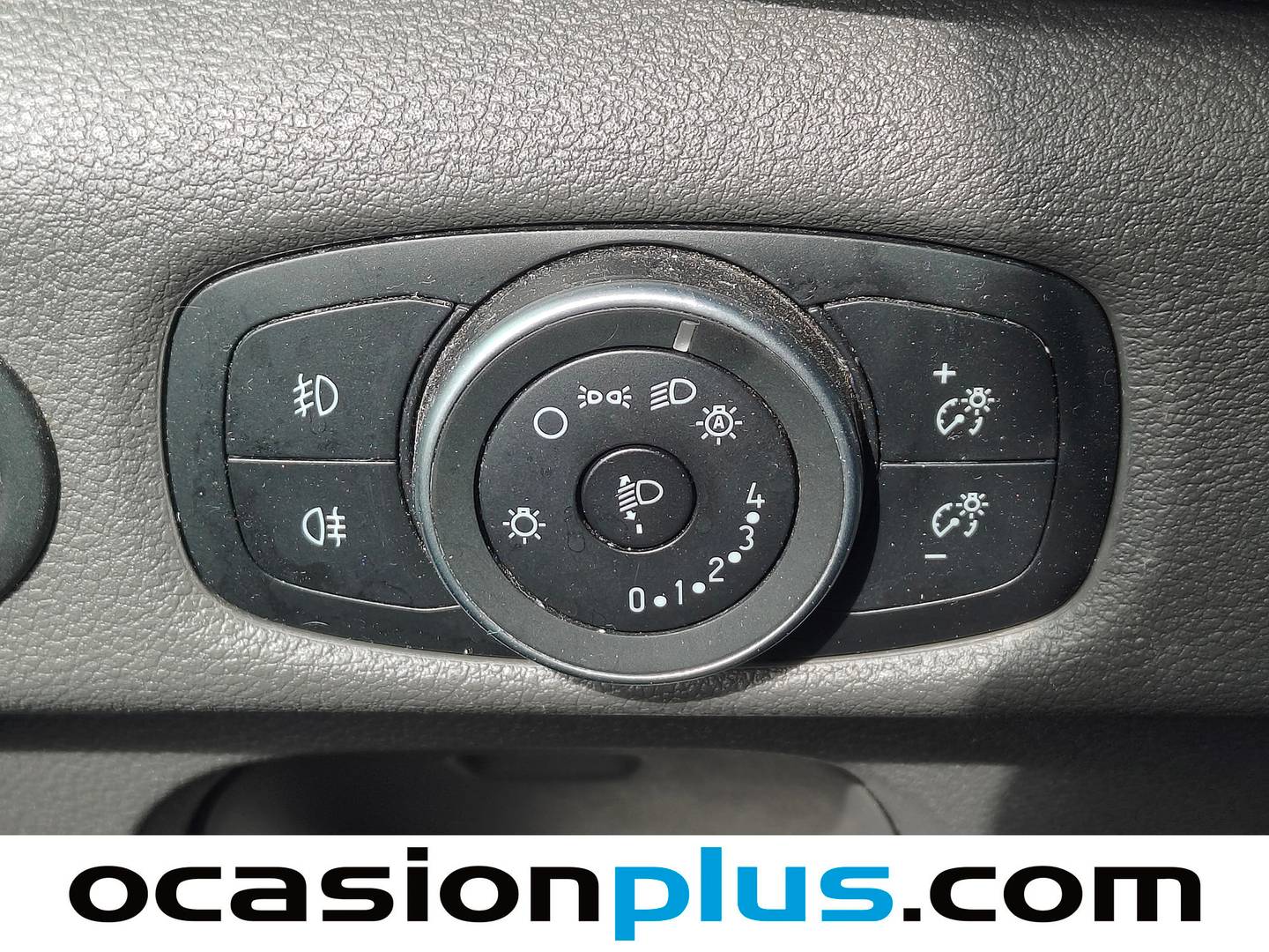Extras y acabados del Ford Transit Ford Transit 350 L3H2 Trend (130 CV)