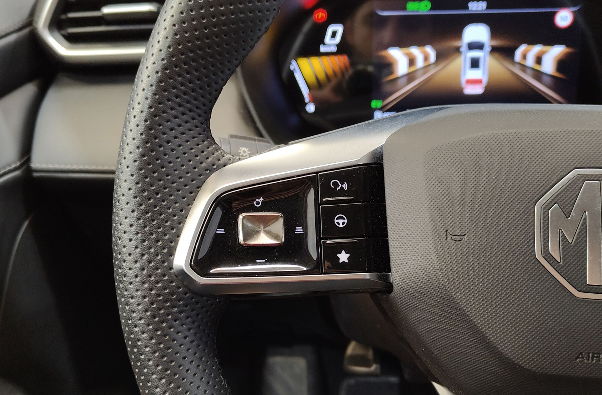 MG ZS 1.5 Hybrid+ Luxury - foto 29