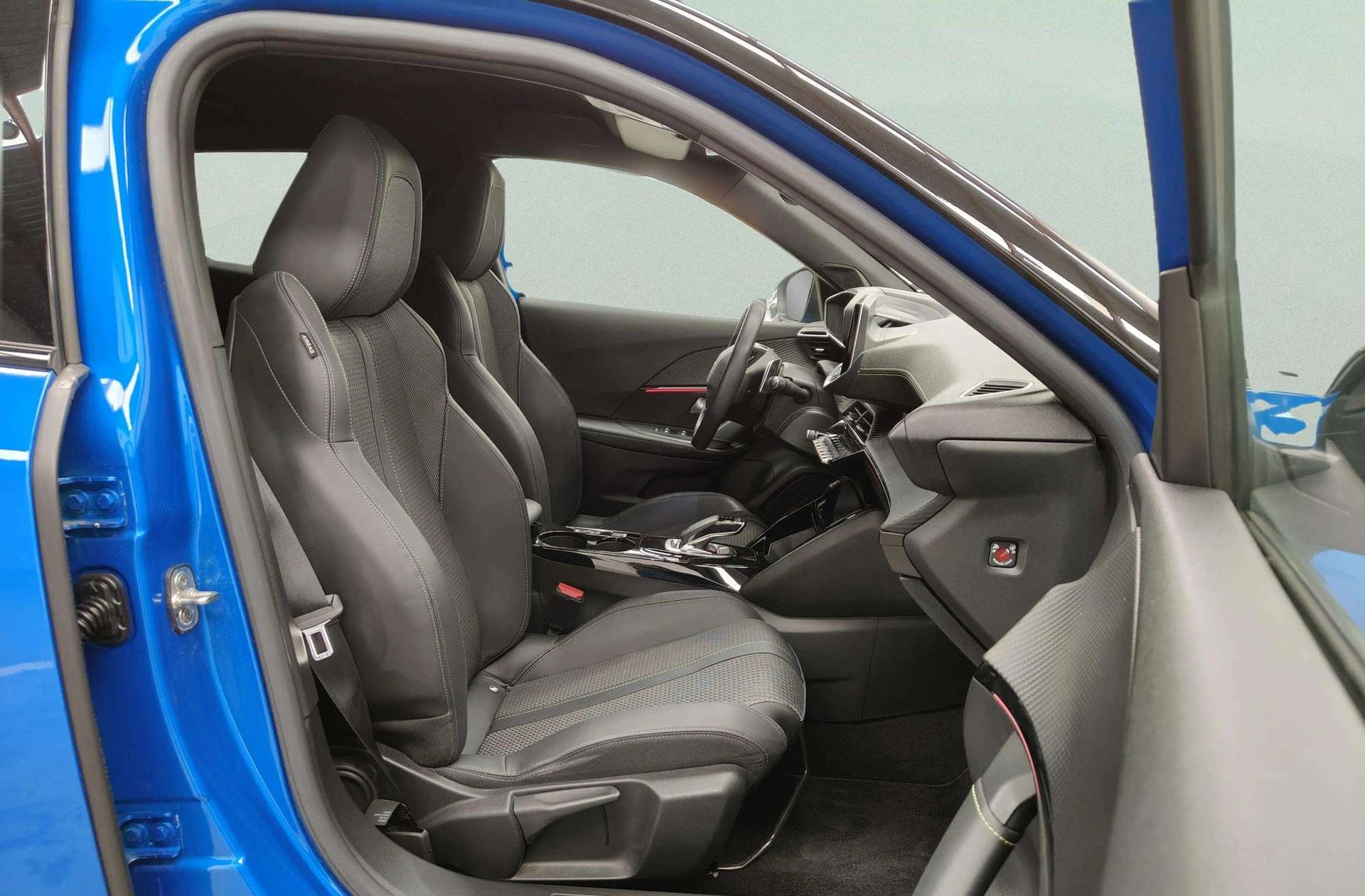 Peugeot 2008 BlueHDi 130 GT EAT8 - foto 23