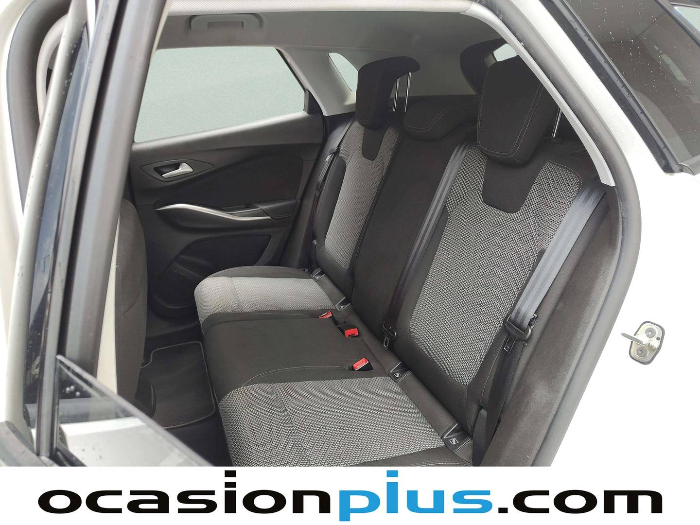 Foto asientos traseros Opel Grandland X Opel Grandland X 1.2 Turbo Selective (130 CV)
