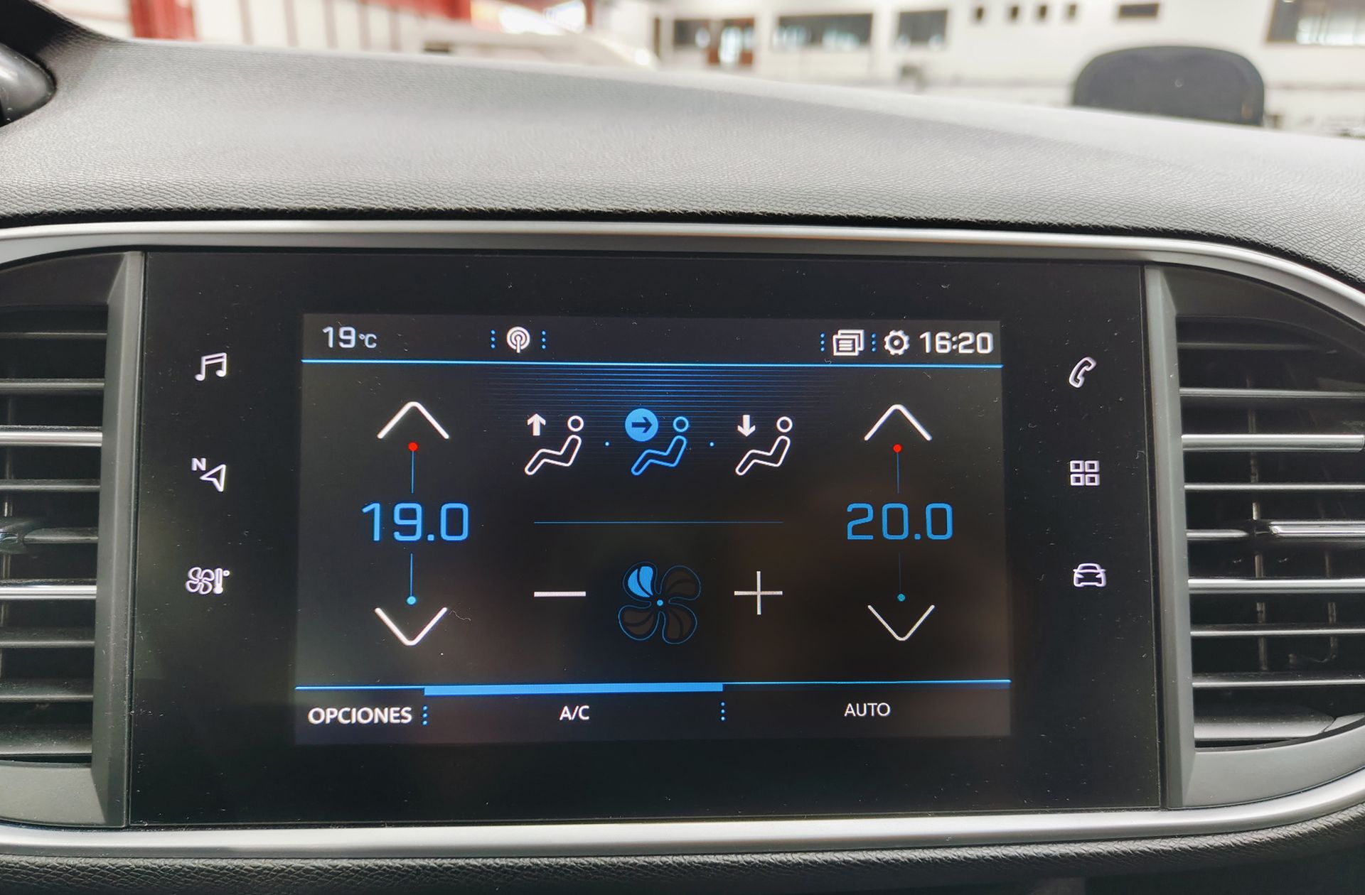 Peugeot 308 BlueHDi 130 Allure - foto 36
