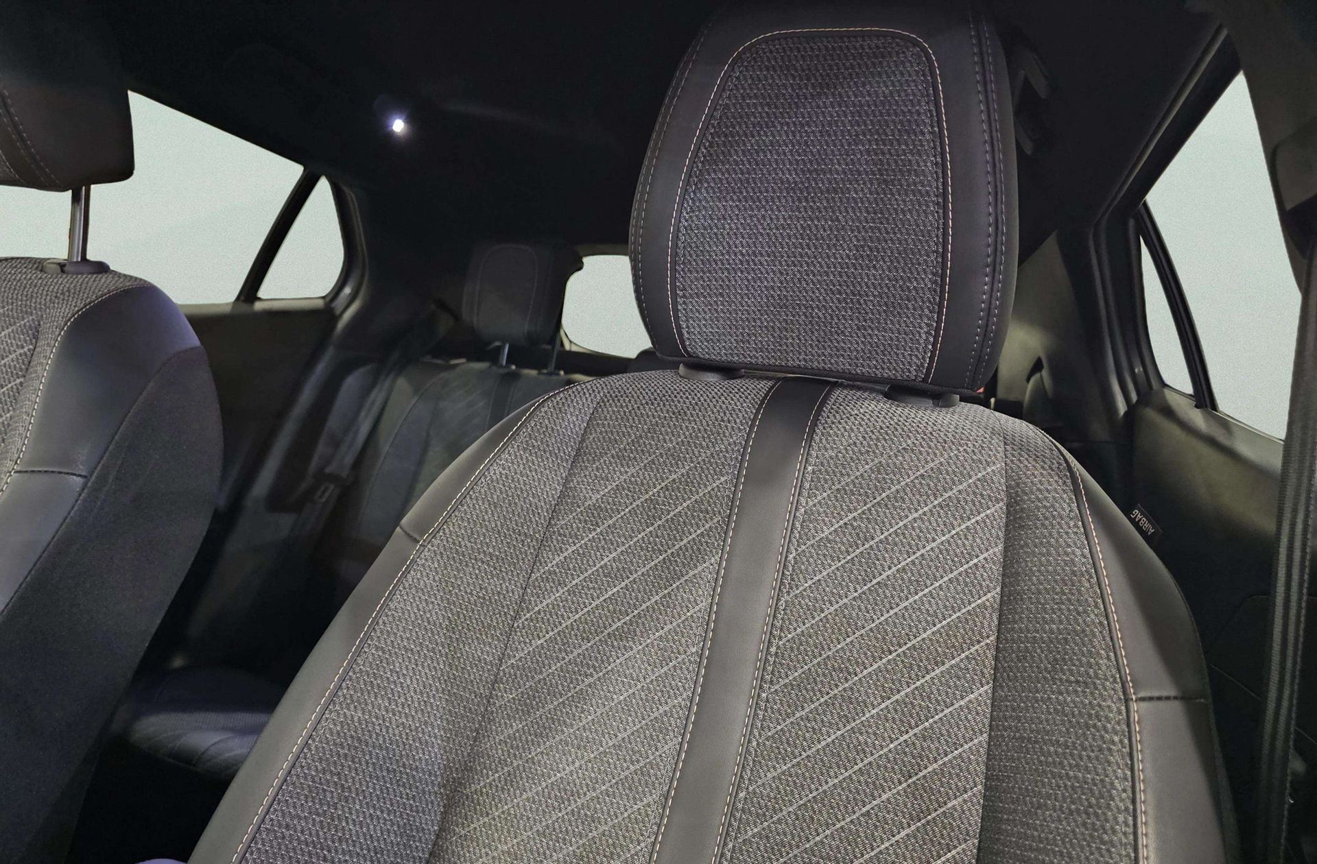 Peugeot 2008 Allure Hybrid eDCS6 - foto 7