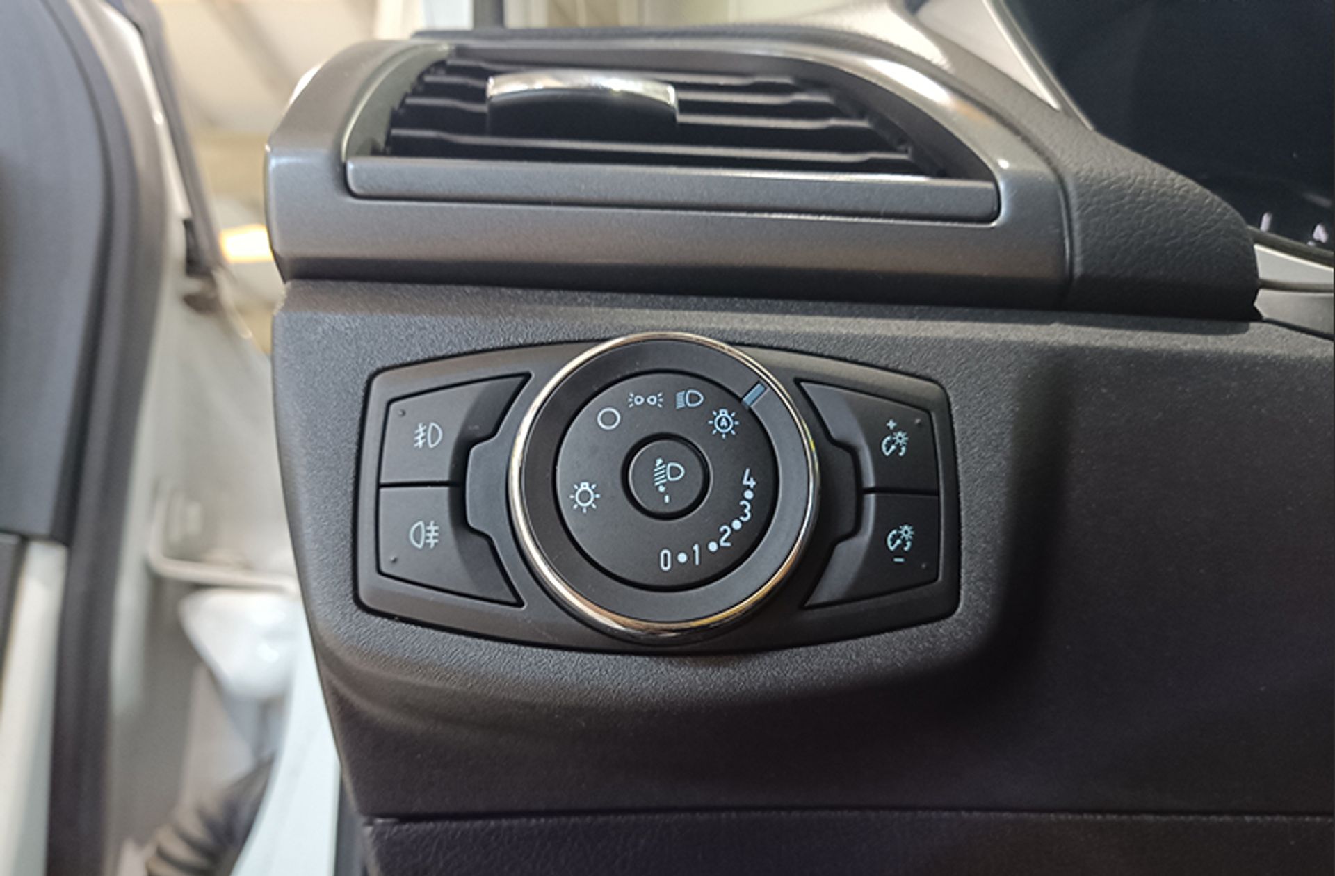 Ford Mondeo 1.5 TDCi Trend - foto 10