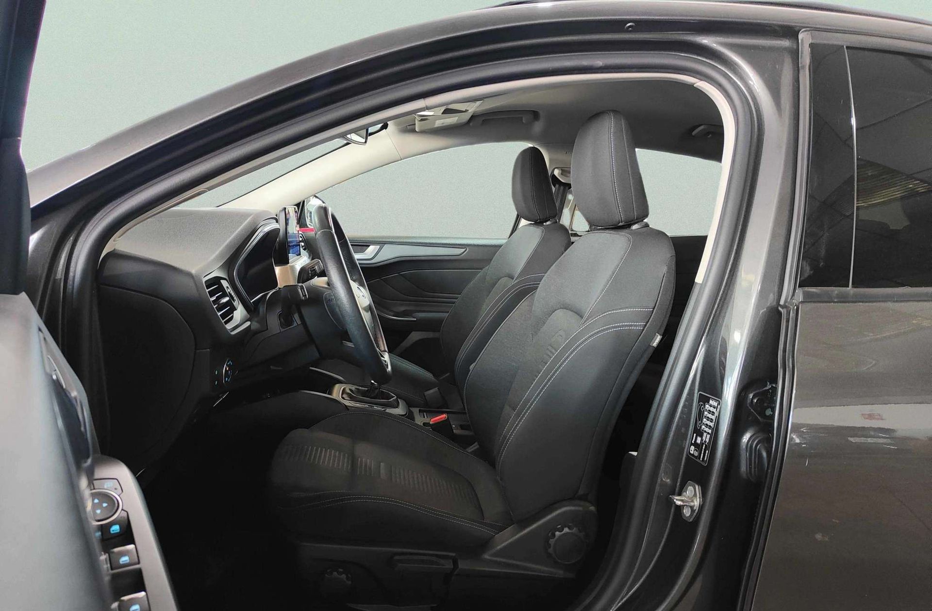 Ford Focus 1.0 EcoBoost Active - foto 12