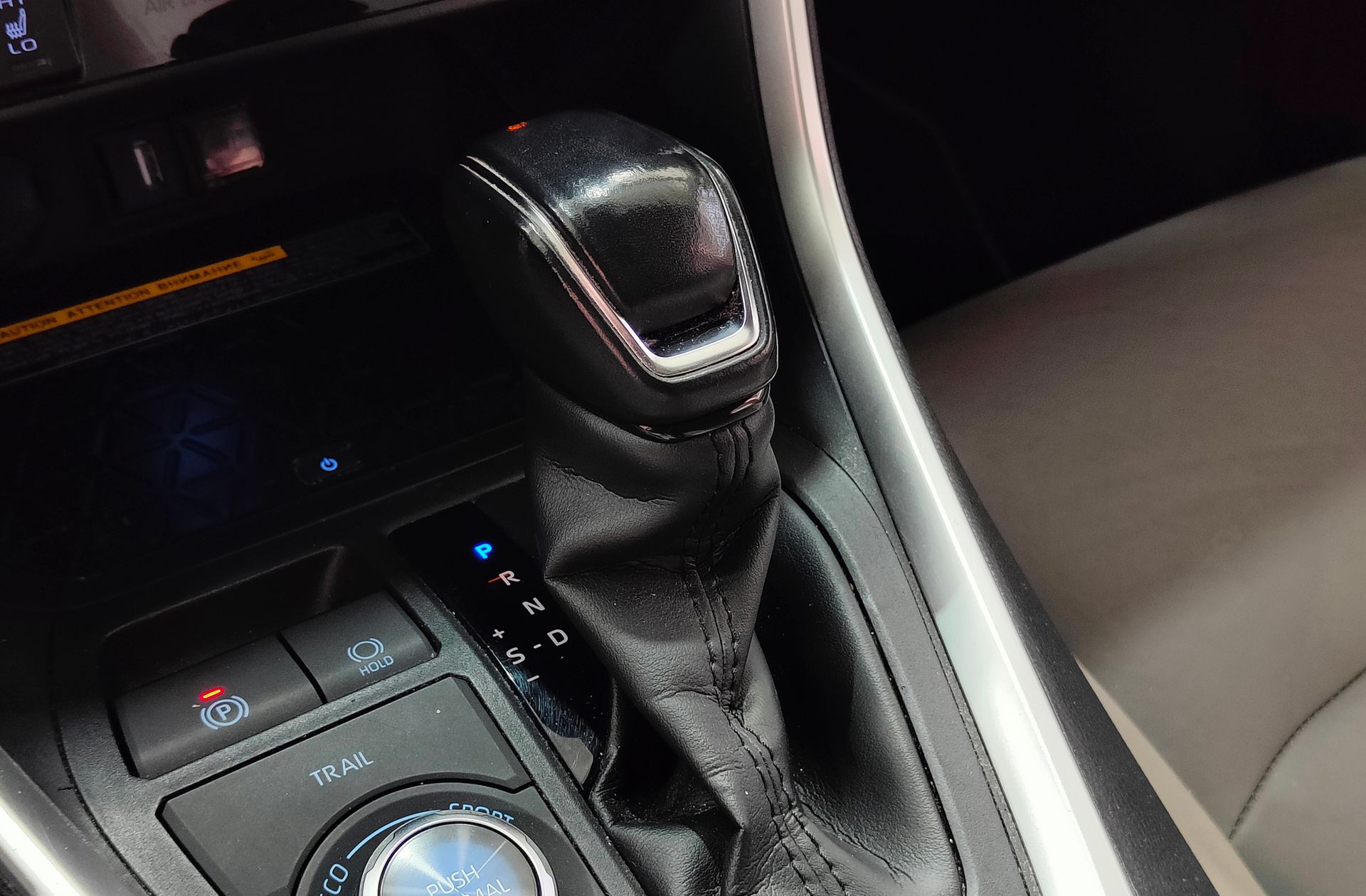 Toyota RAV4 2.5l Hybrid Luxury - foto 5