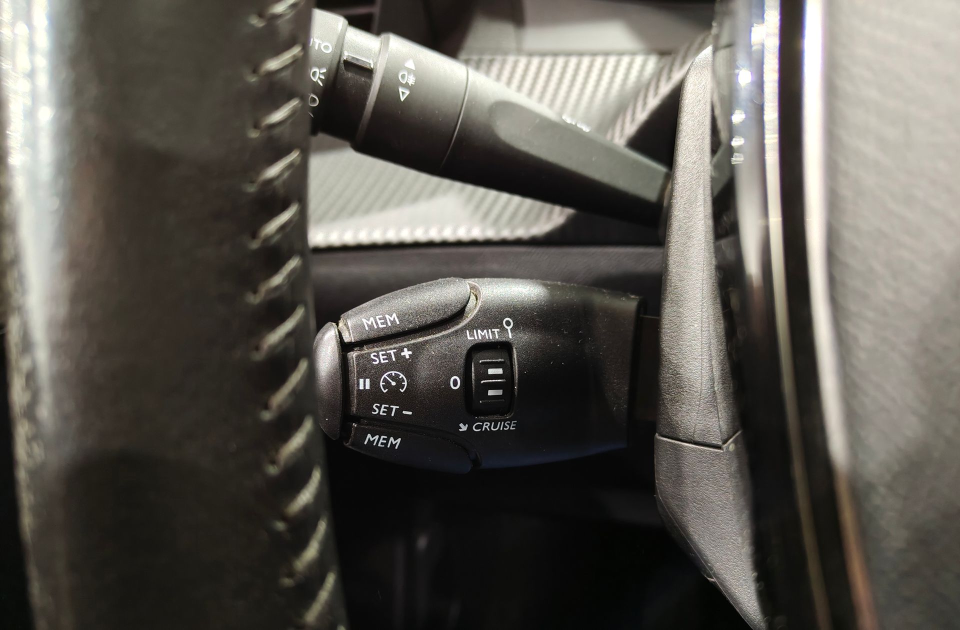 Peugeot 208 PureTech 100 Allure - foto 24