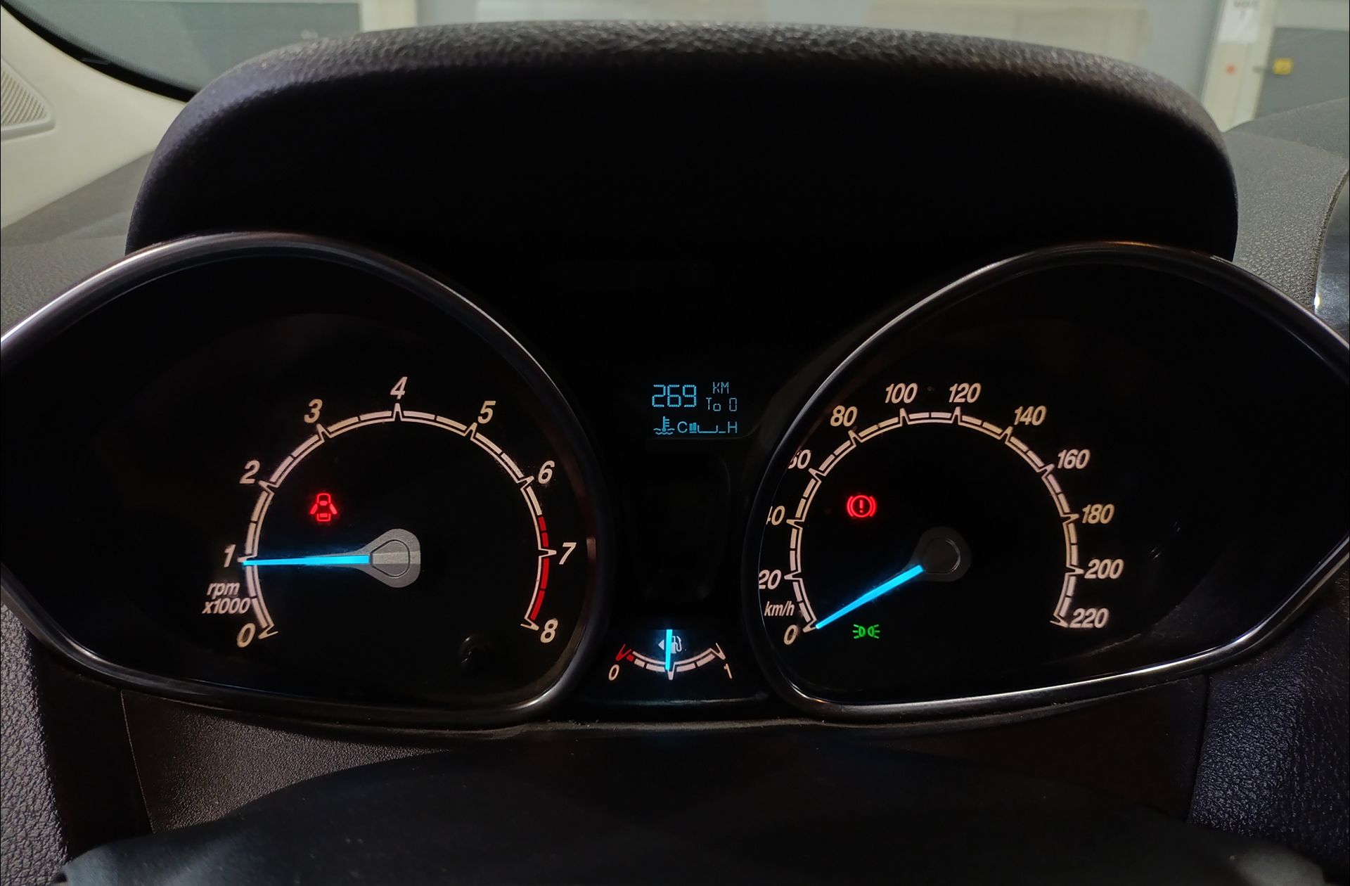 Ford Tourneo Courier 1.0 EcoBoost Titanium - foto 21