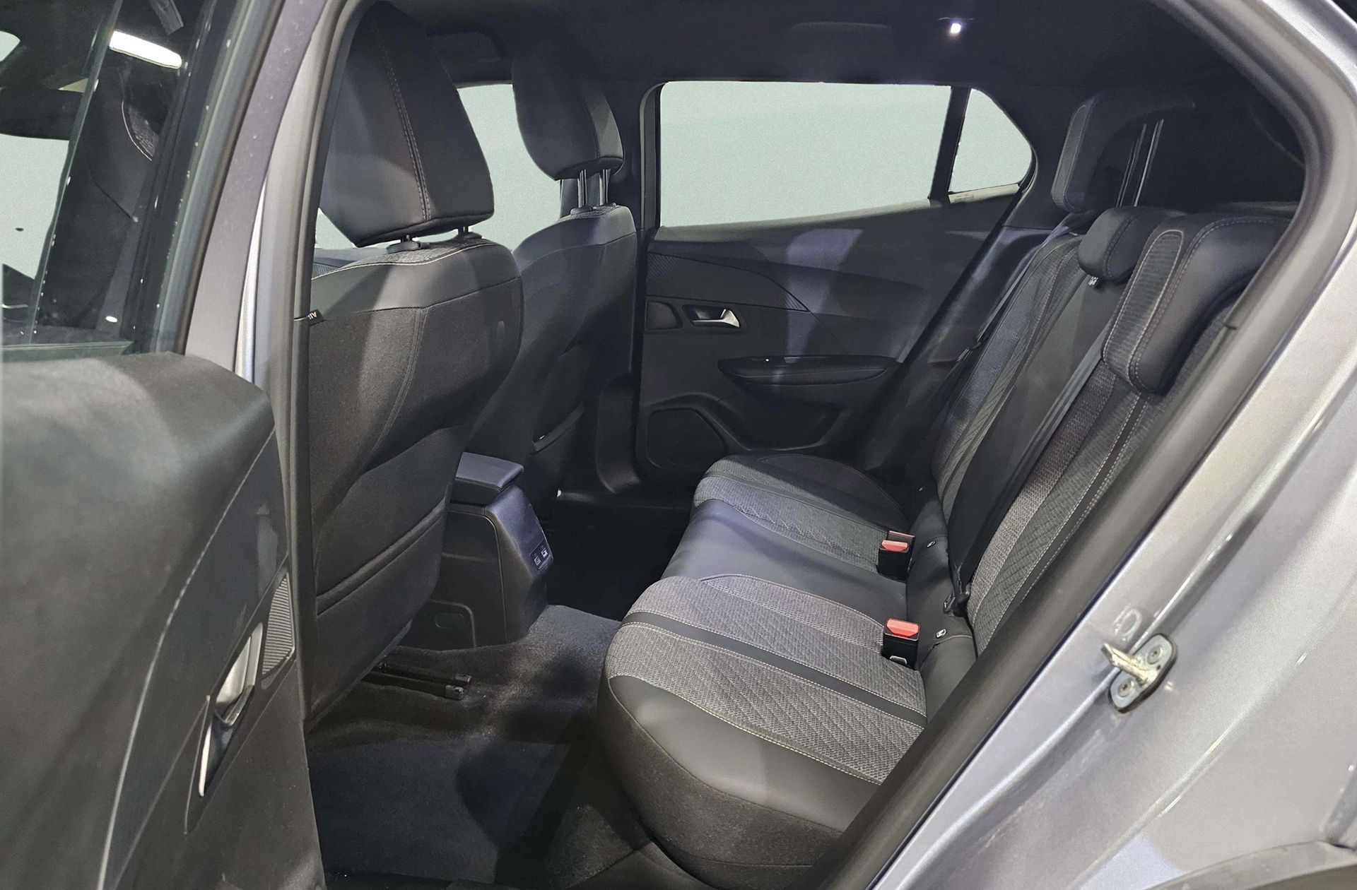 Peugeot 2008 Allure Hybrid eDCS6 - foto 15