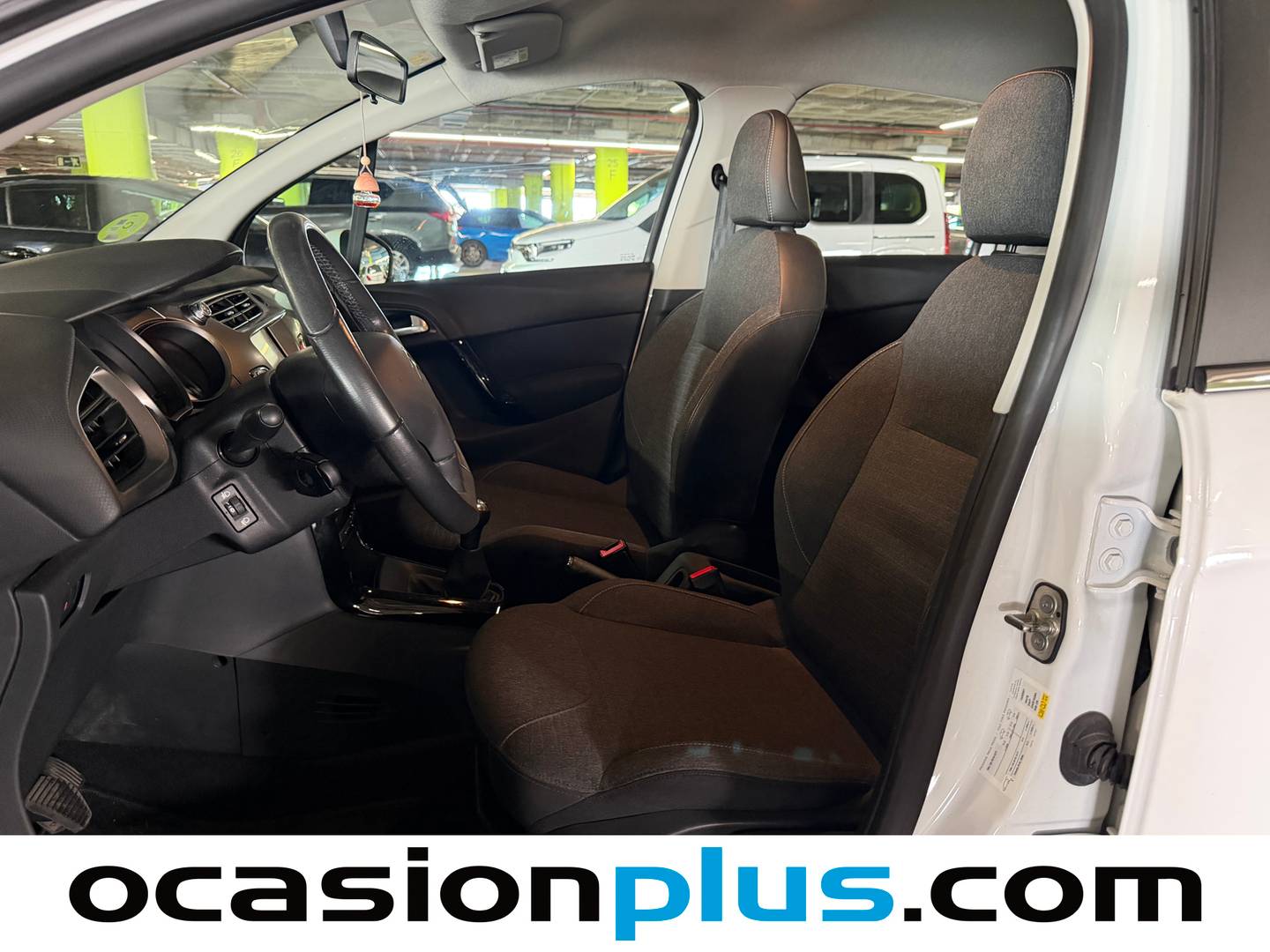 Foto asientos delanteros Citroën C3 Citroën C3 BlueHDi 75 Live Edition  (75 CV)