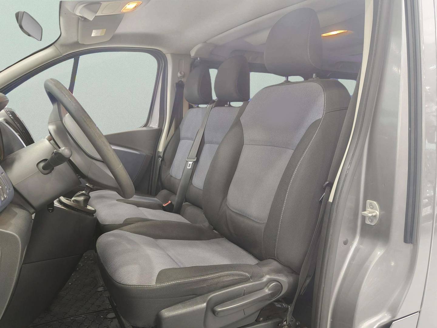 Foto asientos delanteros Opel Vivaro Opel Vivaro Combi 1.6 CDTI L2 2.9t (125 CV)