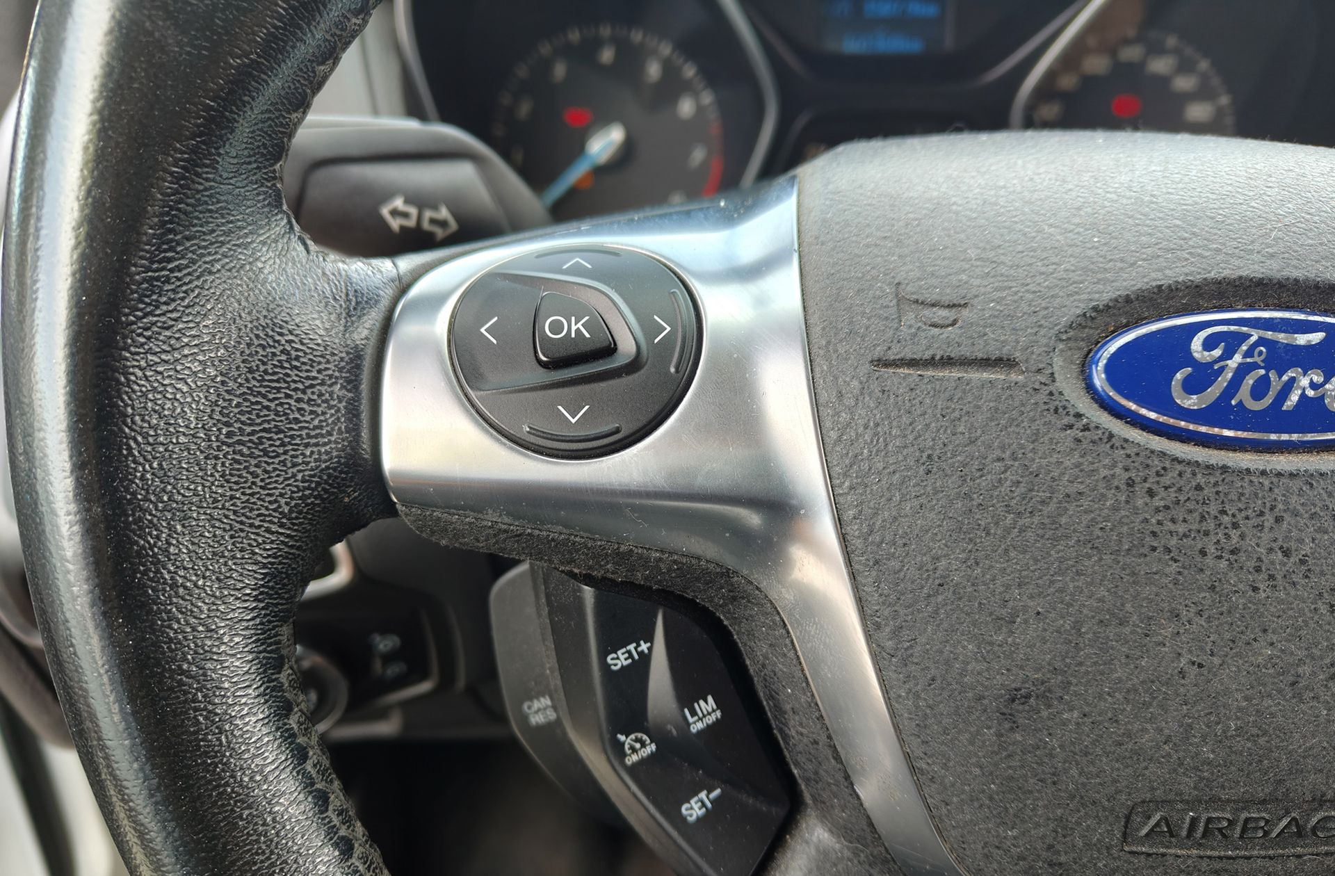 Ford Focus 1.0 EcoBoost Trend - foto 21