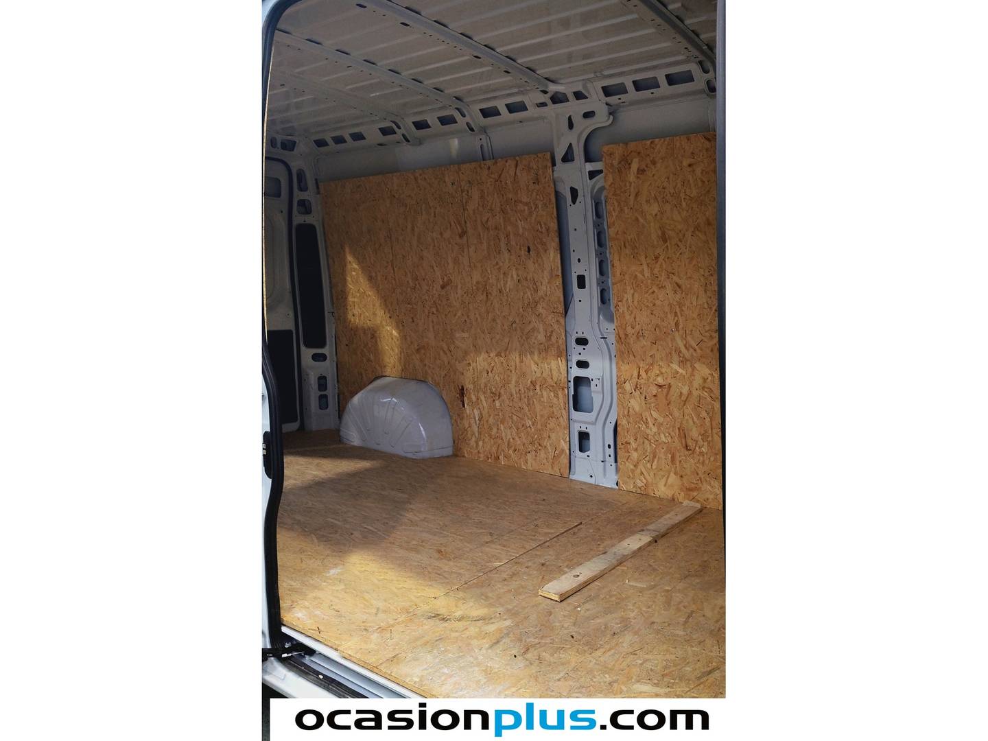 Fotos maletero Citroën Jumper Citroën Jumper BlueHDi 140 35 L3H2 (140 CV)