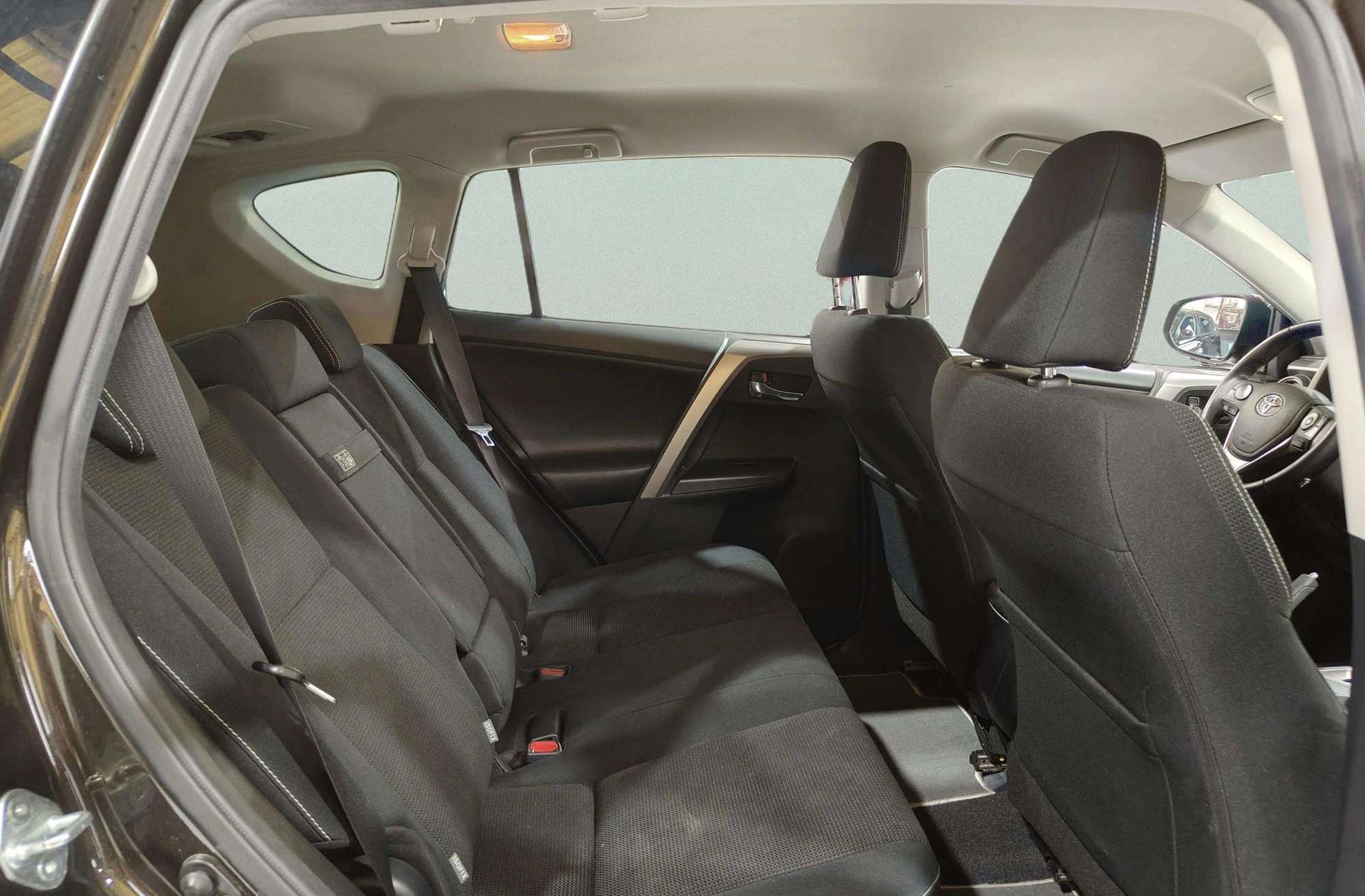 Toyota RAV4 2.5l hybrid Advance 2WD - foto 16