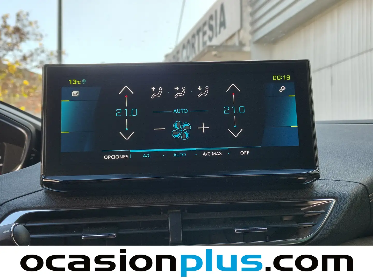 Foto Peugeot 3008 Hybrid Peugeot 3008 Hybrid 225 GT e-EAT8 (225 CV)