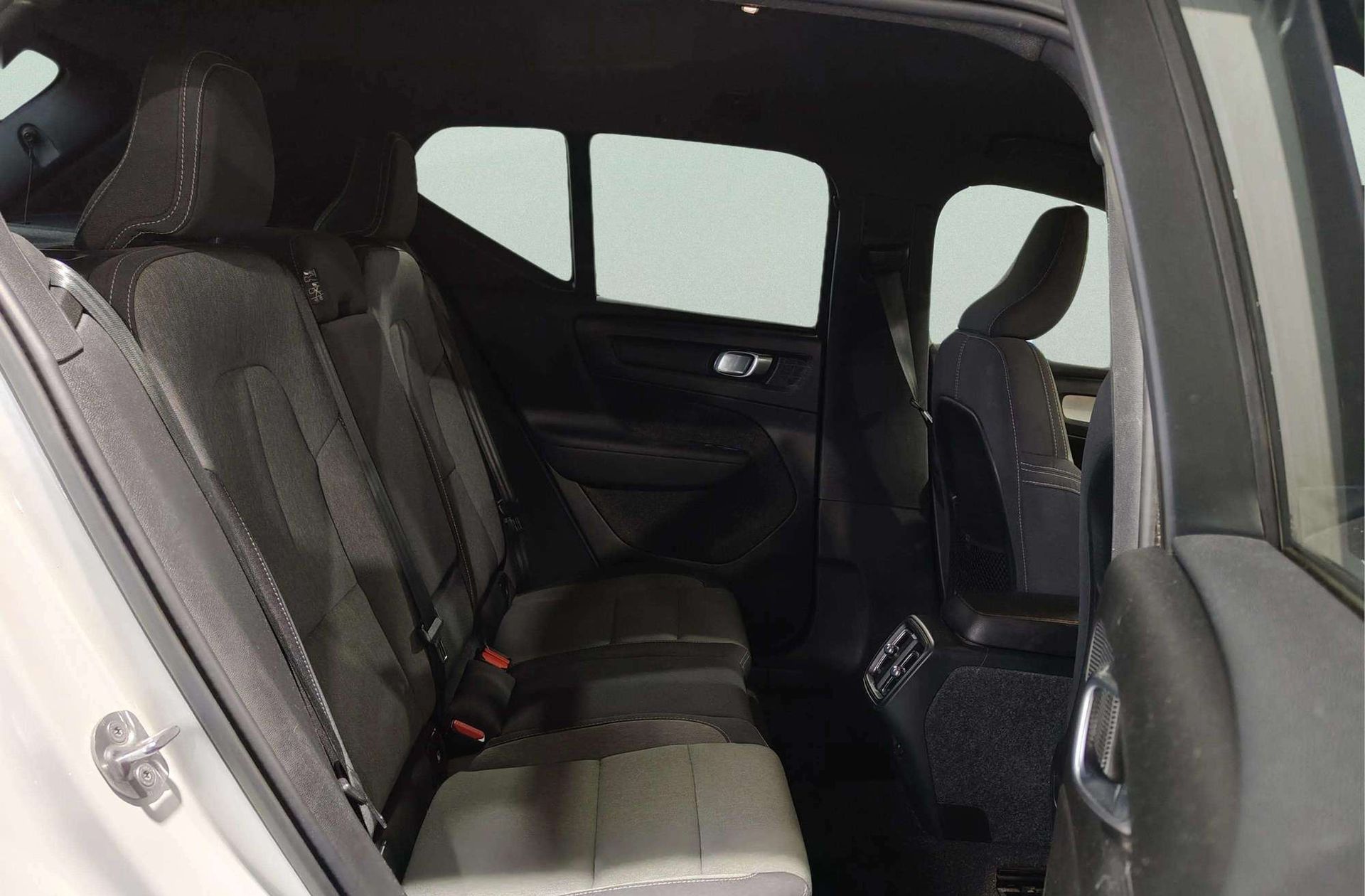 Volvo XC40 B3 Gasolina Mild hybrid Plus Dark - foto 23
