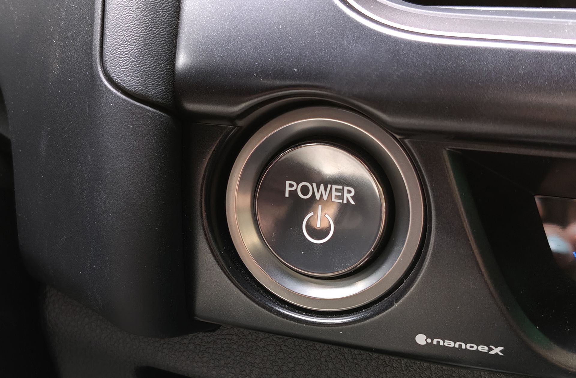 Lexus UX 250h Premium - foto 38