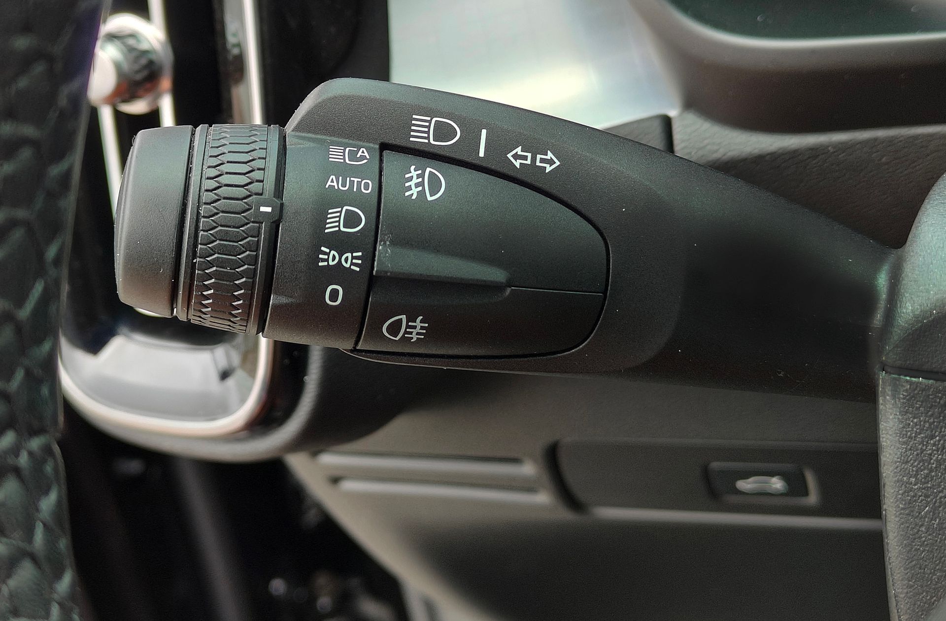 Volvo XC40 B3 Gasolina Mild hybrid Plus Dark - foto 23