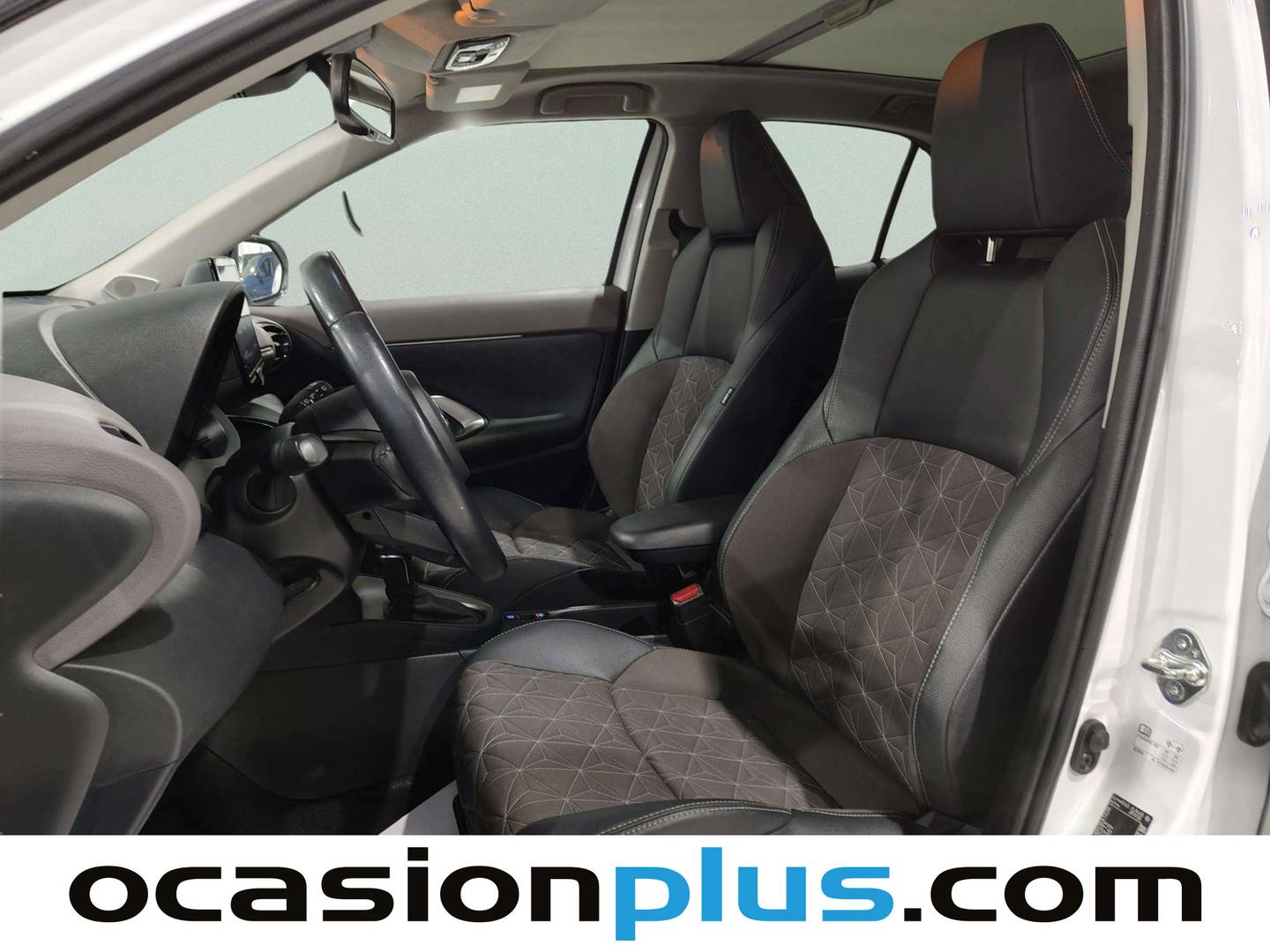 Foto asientos delanteros Toyota Yaris Cross Toyota Yaris Cross 120H Style Plus (116 CV)