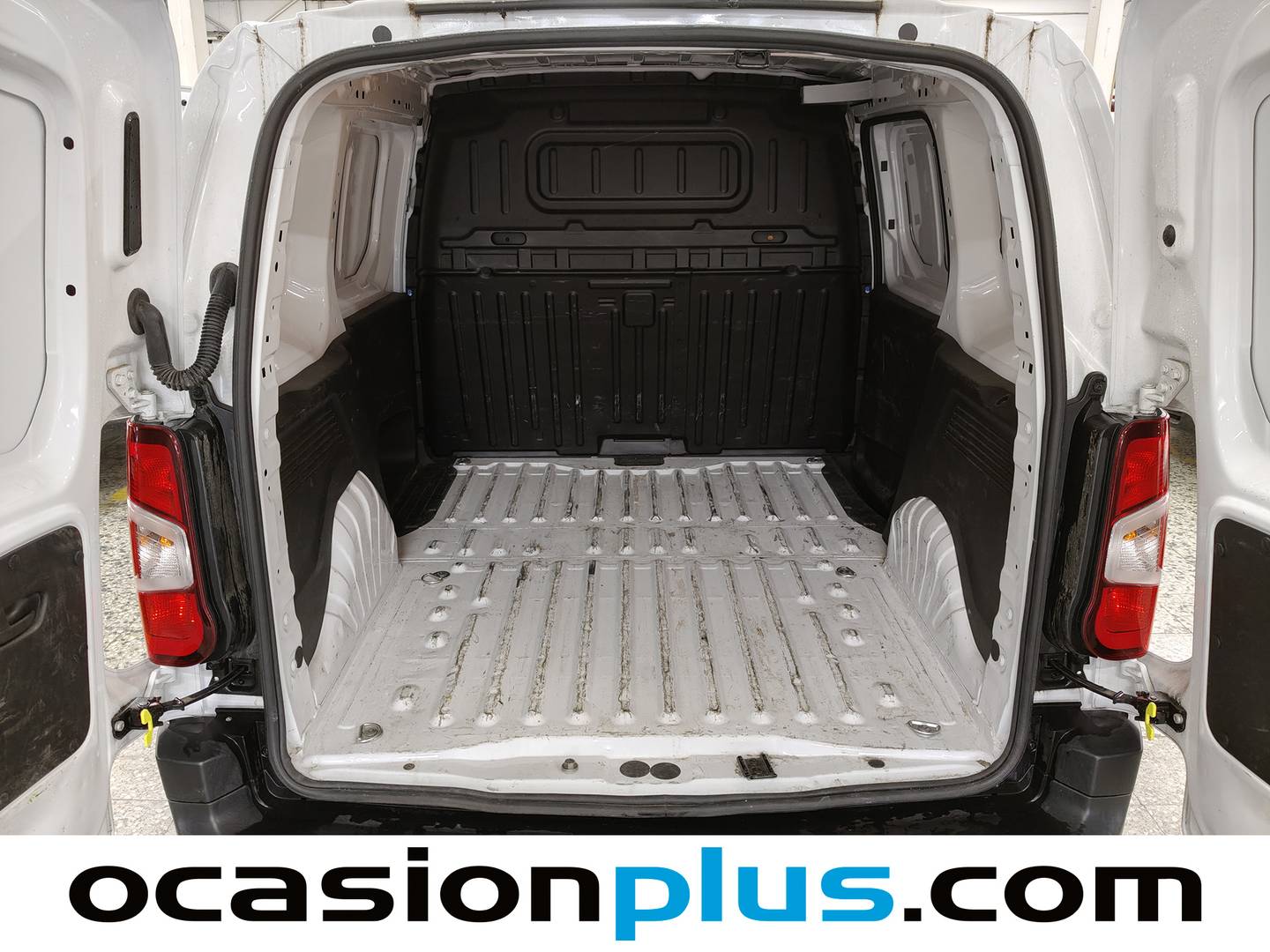 Foto asientos traseros Peugeot Partner Peugeot Partner Furgon BlueHDi 100 Standard 600kg (102 CV)