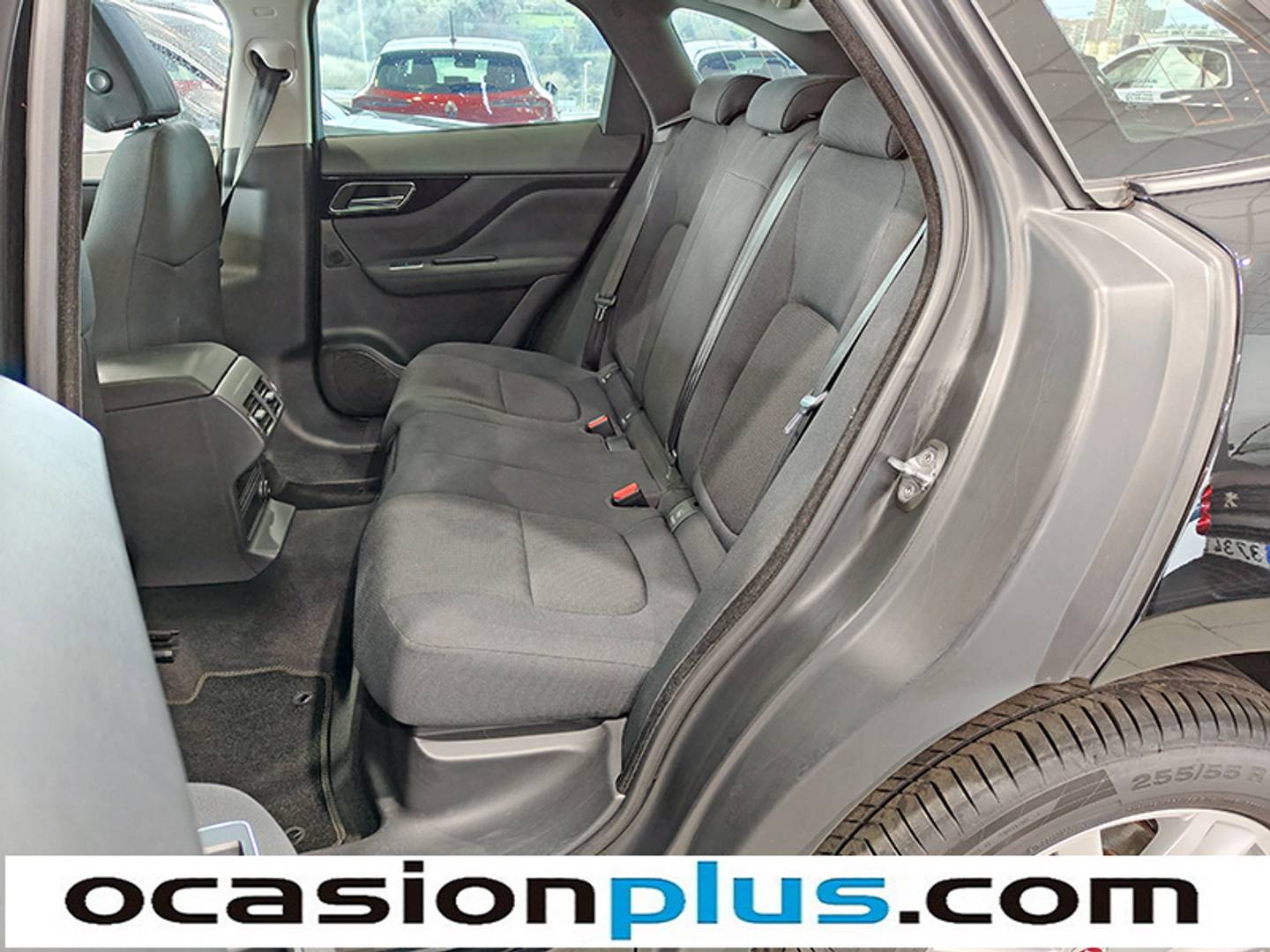 Foto Jaguar F-Pace Jaguar F-PACE 2.0L i4D Pure RWD (180 CV)