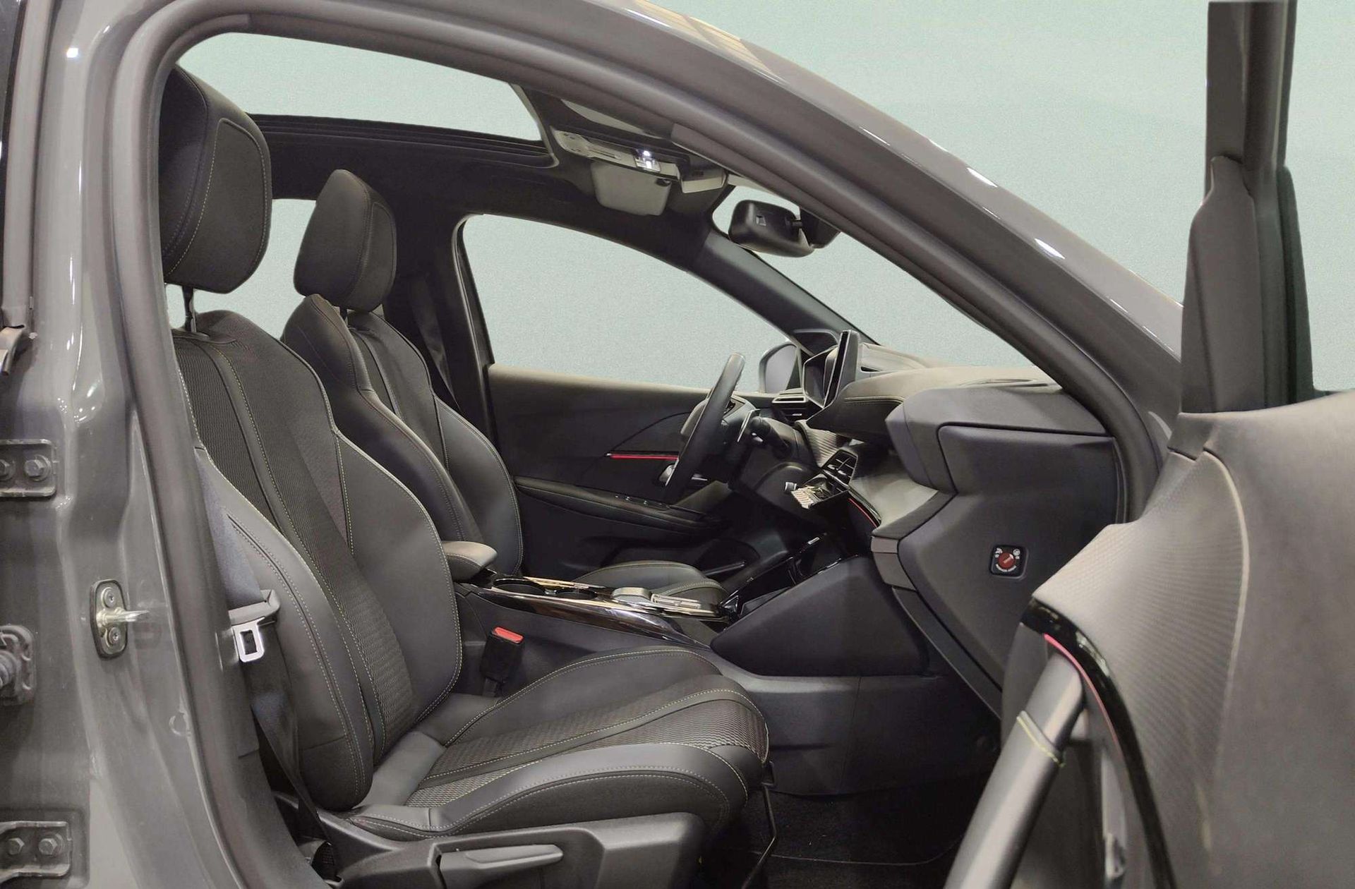Peugeot 208 GT Hybrid eDCS6 - foto 22