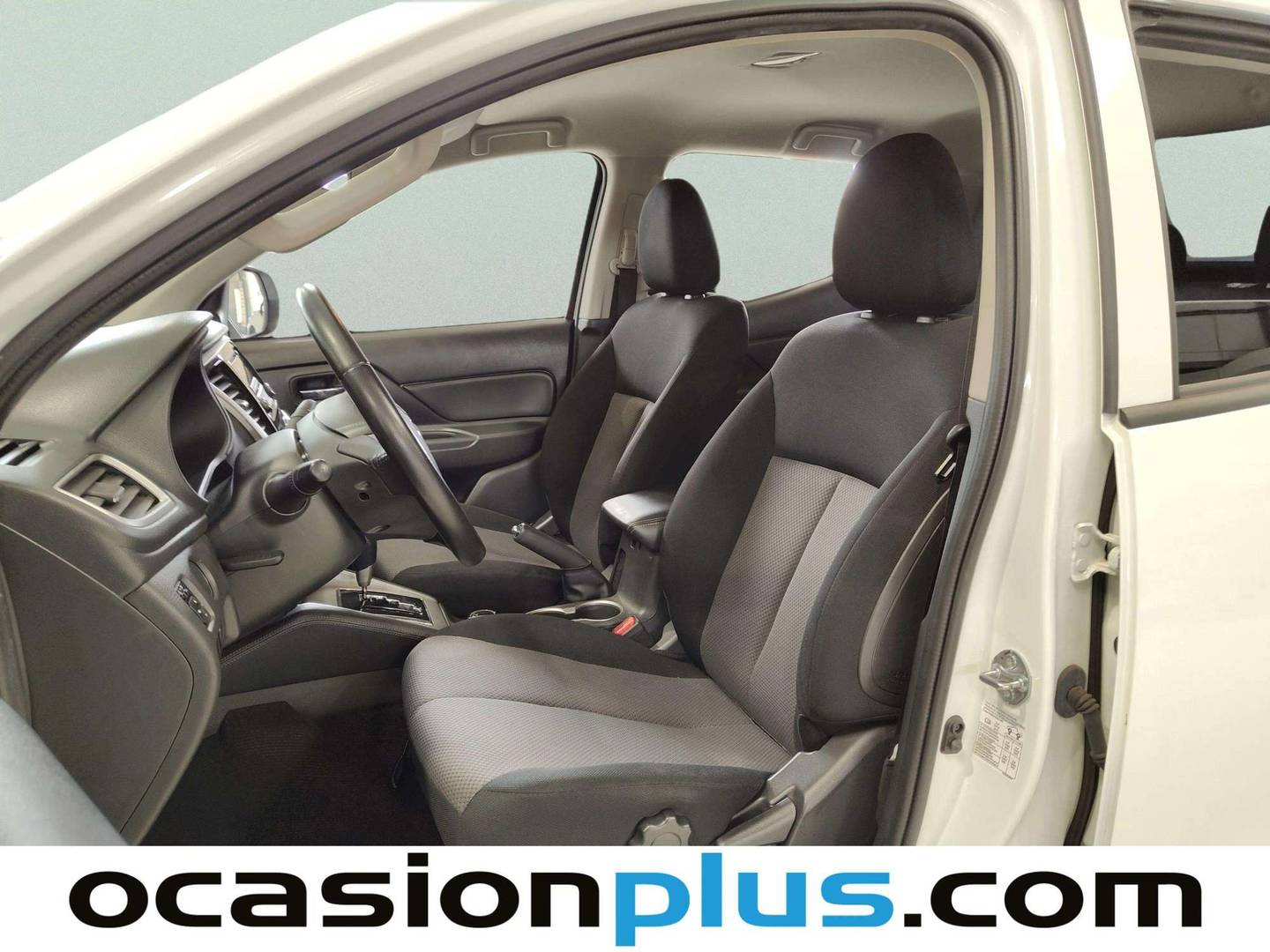 Foto asientos delanteros Mitsubishi L200 Mitsubishi L200 220 DI-D Doble Cabina M-Pro Auto (150 CV) 4x4