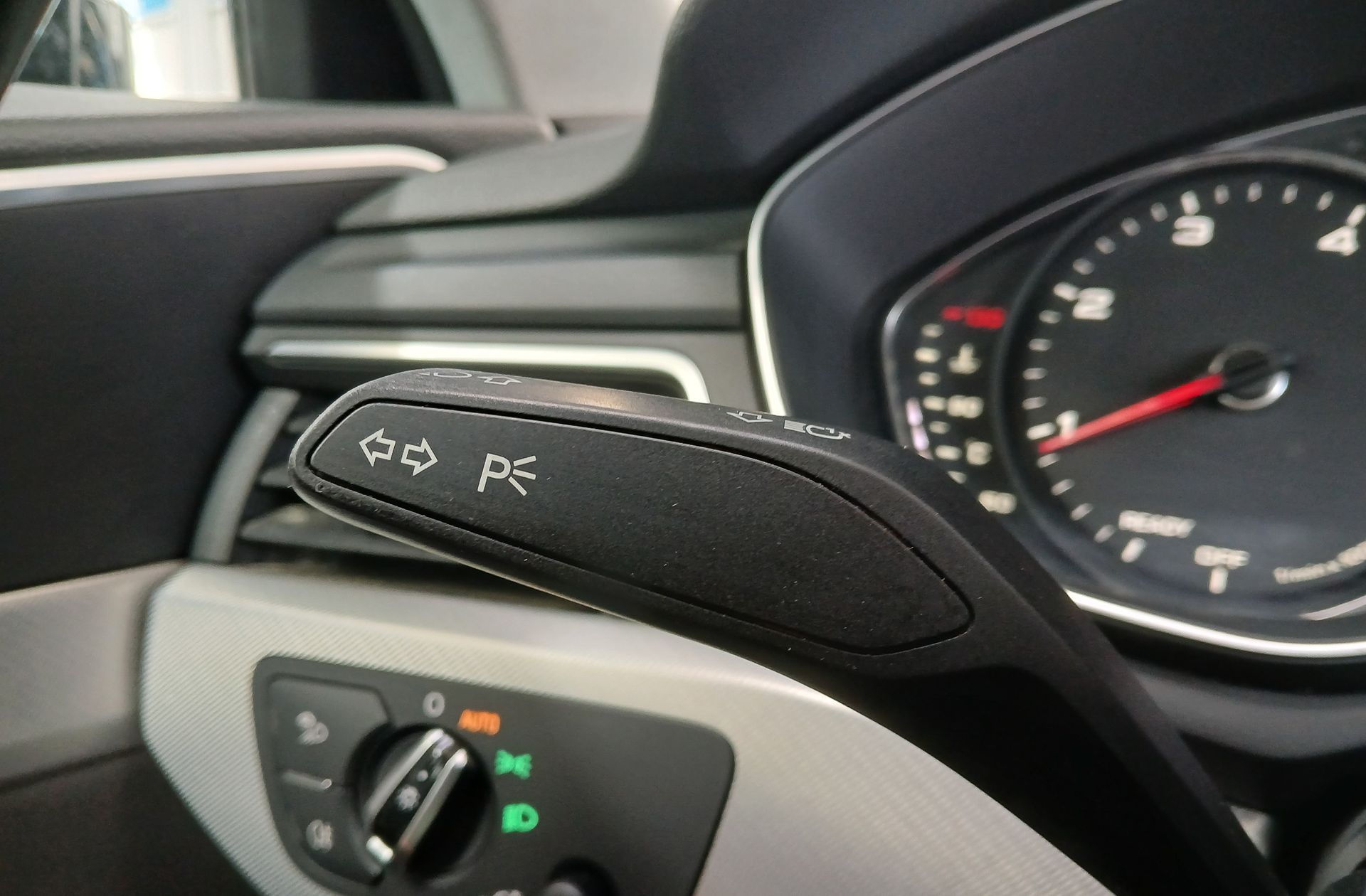Audi A4 Design Edition 2.0 TDI S-Tronic - foto 24