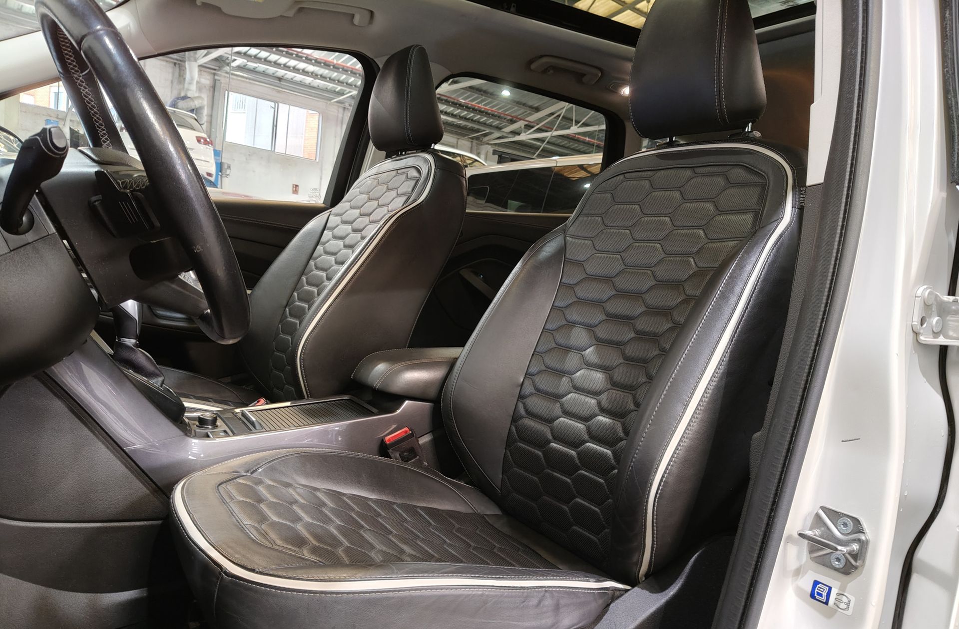 Ford Kuga 2.0 TDCi Vignale 4x4 Powershift - foto 10