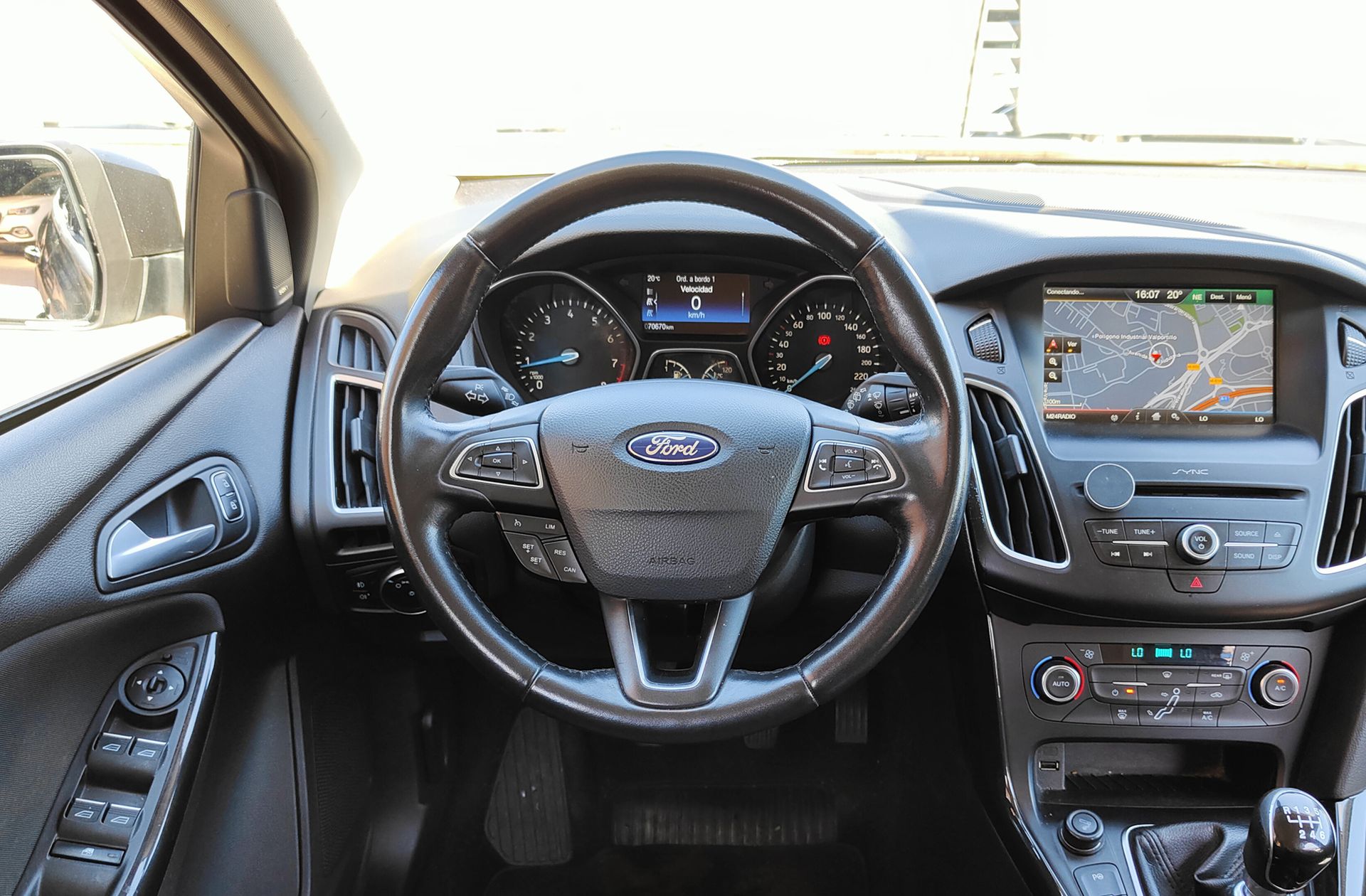 Ford Focus 1.0 EcoBoost Titanium - foto 19