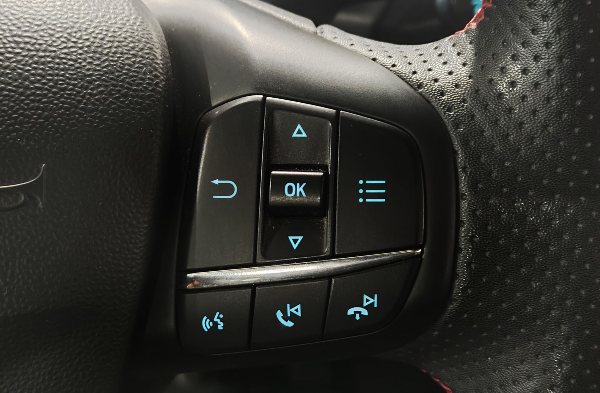 Ford Fiesta 1.0 EcoBoost MHEV ST-Line - foto 29