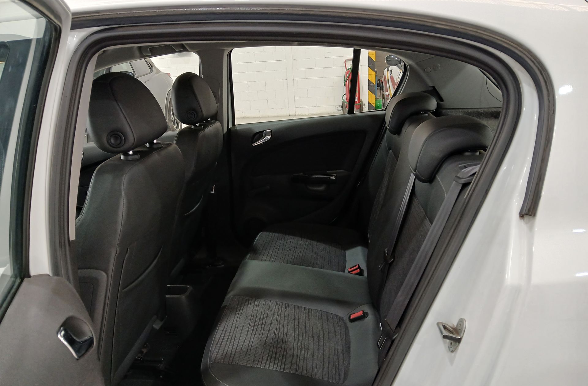 Opel Corsa 1.4 Selective - foto 11