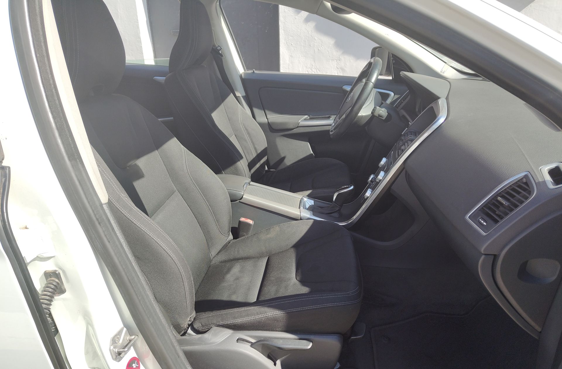 Volvo XC60 D3 Kinetic - foto 12