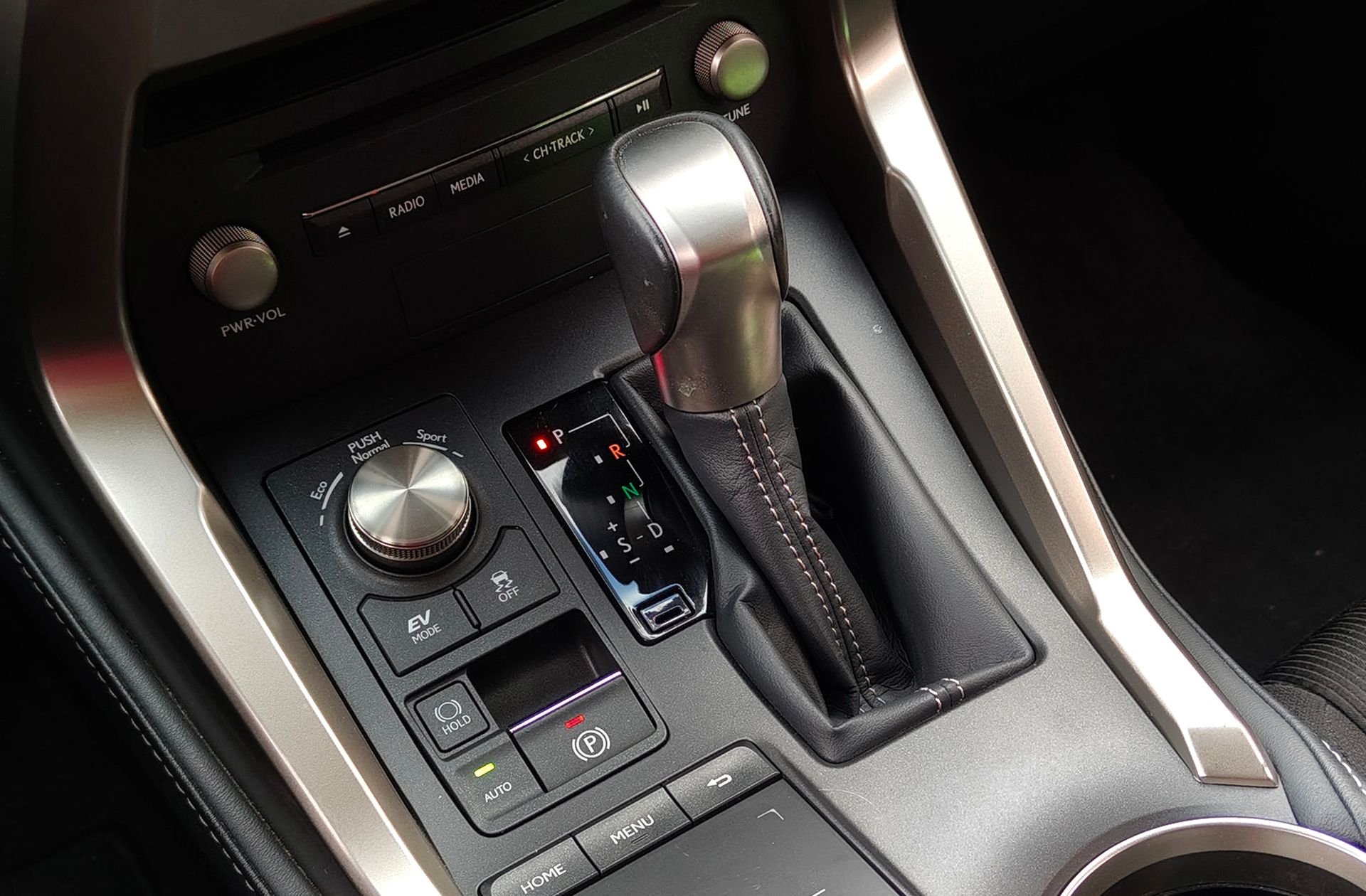 Lexus NX 300h Business Navigation 2WD - foto 6