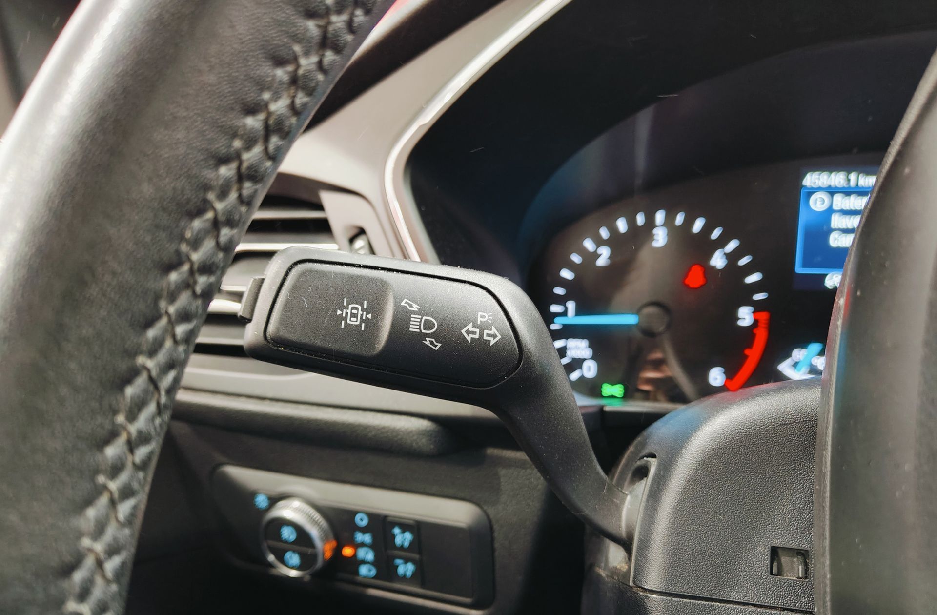 Ford Kuga 2.0 EcoBlue MHEV Titanium - foto 24