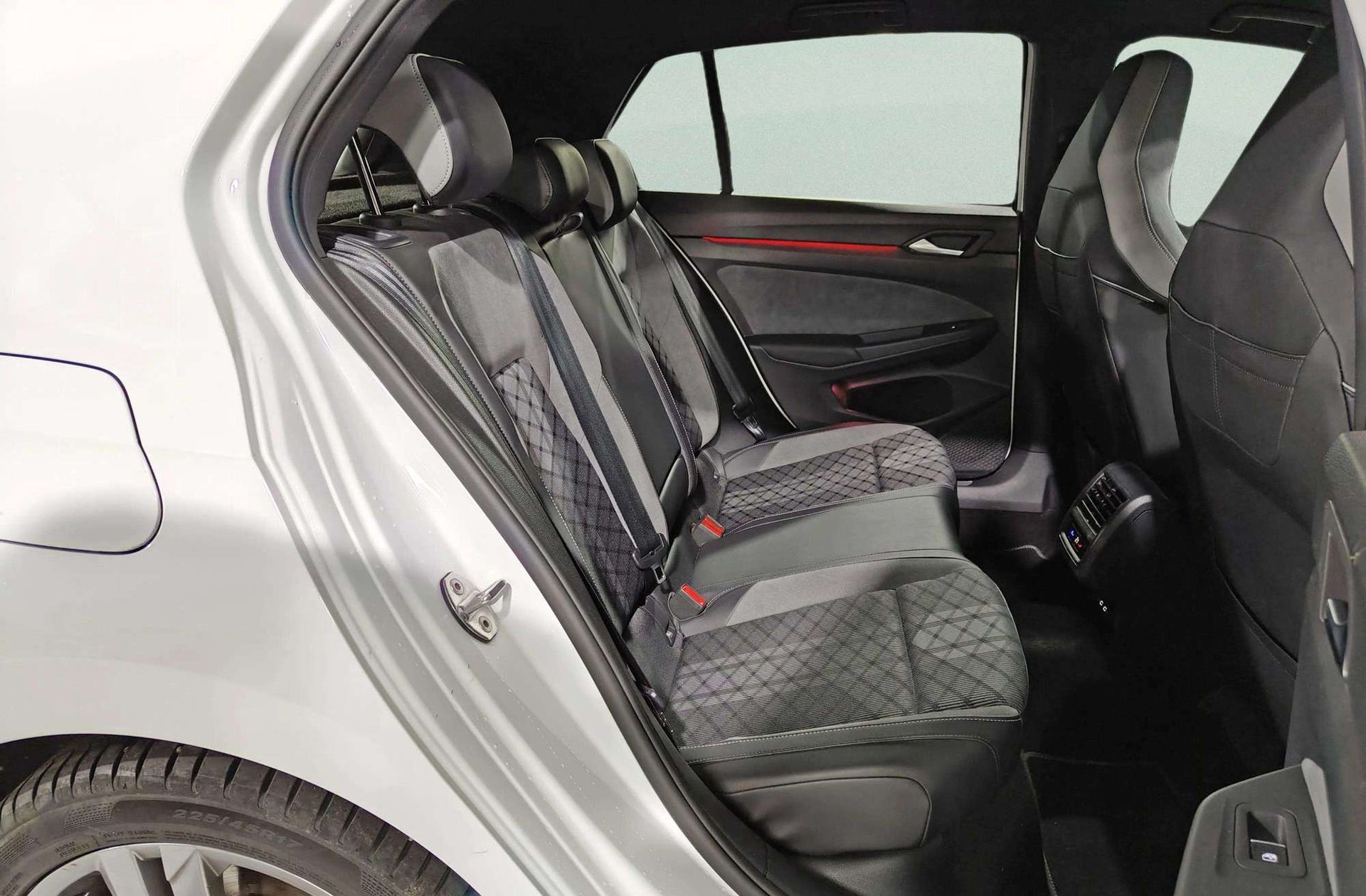 Volkswagen Golf R-Line 1.5 eTSI DSG - foto 18