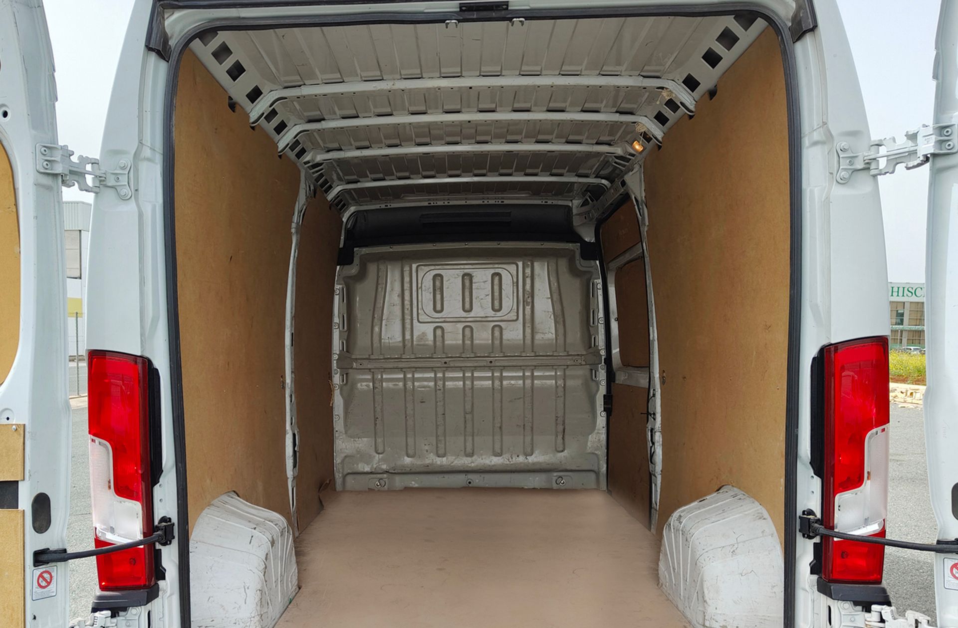 Peugeot Boxer Furgon BlueHDi 140 335 L3H2 - foto 12