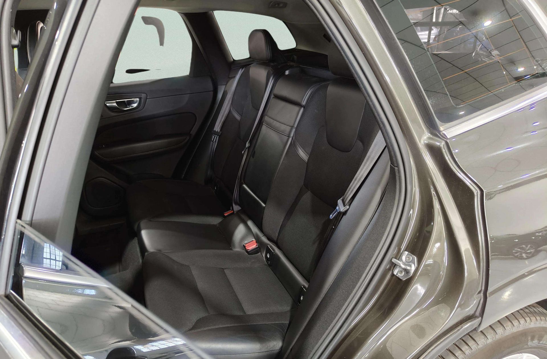 Volvo XC60 D4 Business Plus - foto 12