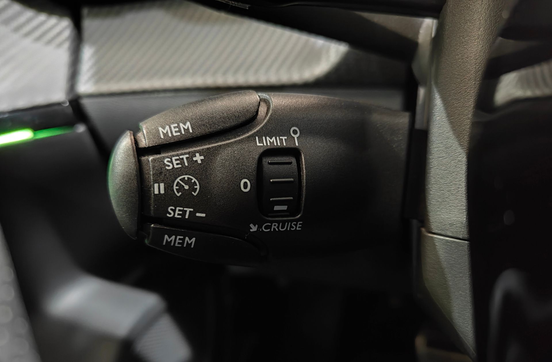 Peugeot 2008 PureTech 130 GT Line EAT8 - foto 33