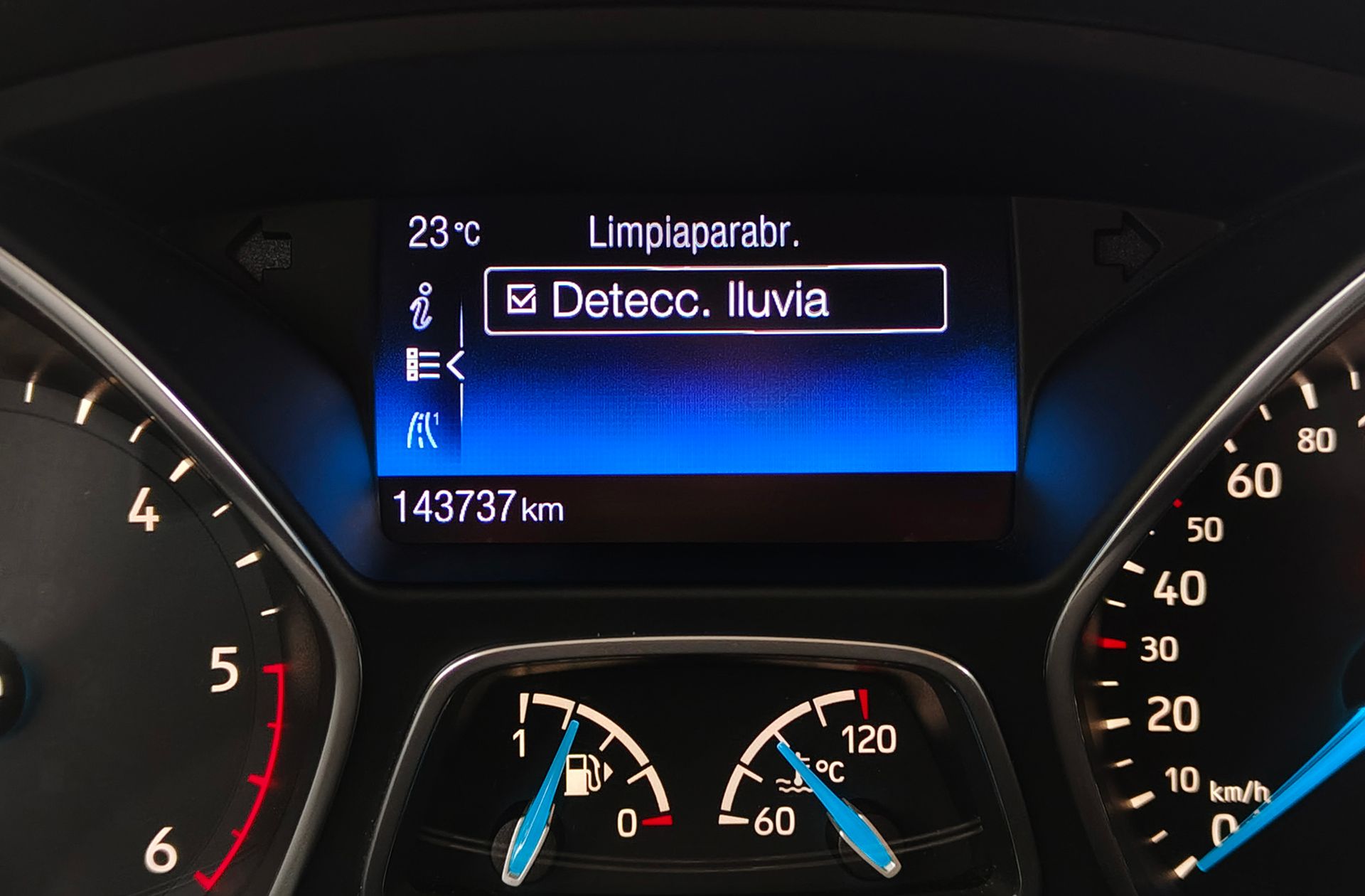 Ford Focus 1.5 TDCi Trend+ - foto 28