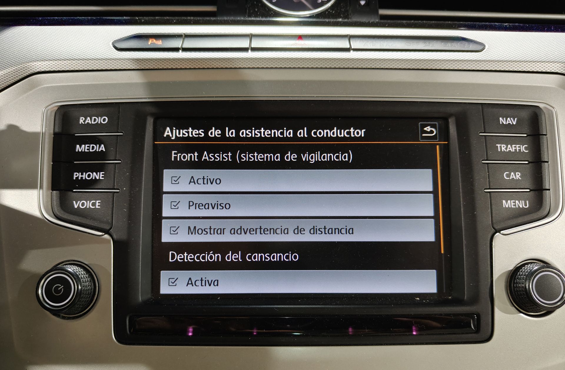 Volkswagen Passat 2.0 TDI BMT - foto 8